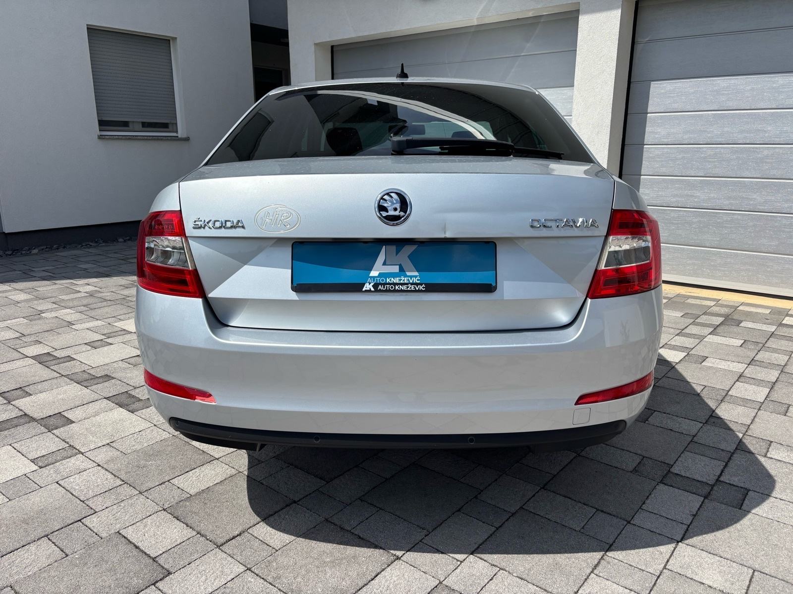 Škoda Octavia 1.6 TDI •V servis• Reg 10mj• HR auto, fotografija 6