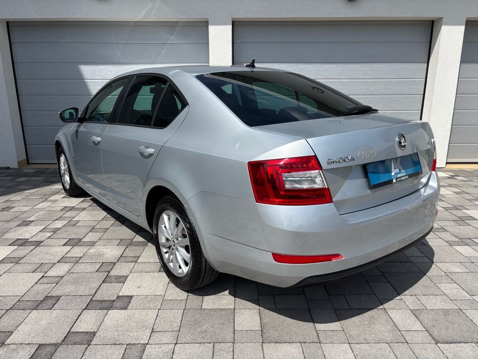 Škoda Octavia 1.6 TDI •V servis• Reg 10mj• HR auto, fotografija 7