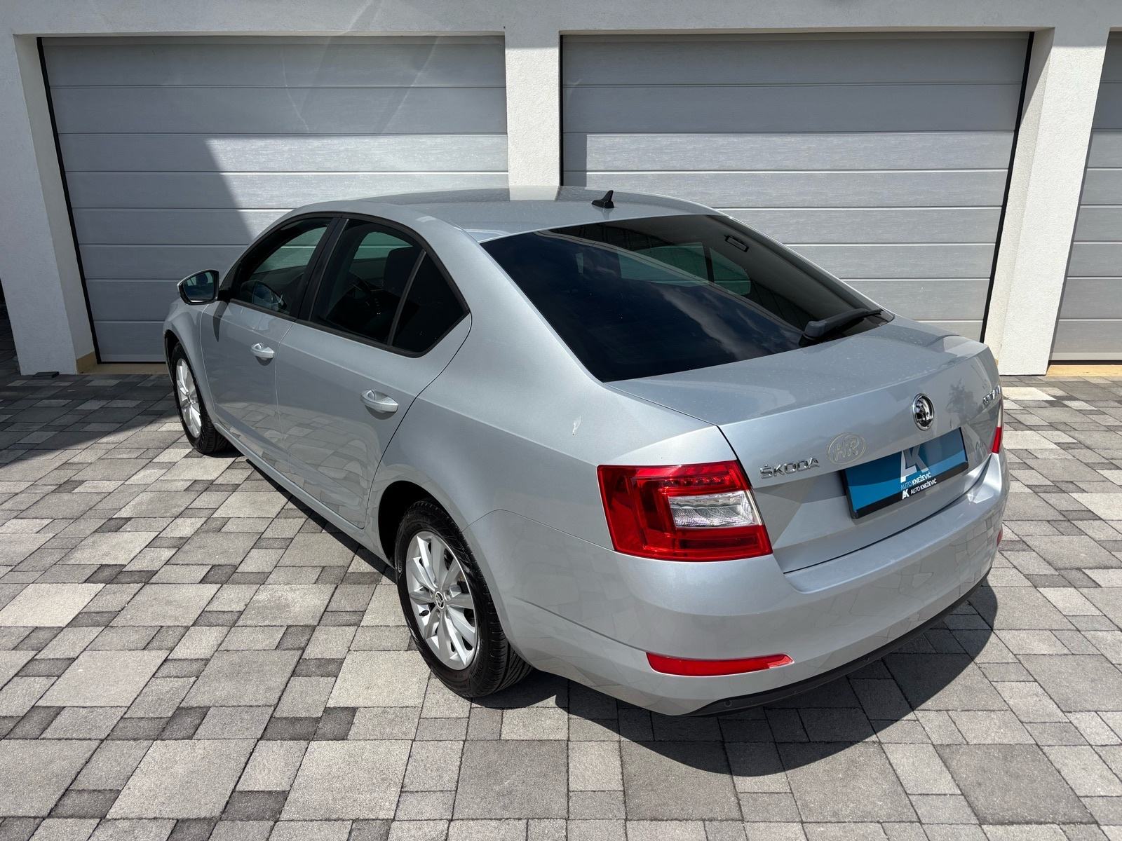 Škoda Octavia 1.6 TDI •V servis• Reg 10mj• HR auto, fotografija 8