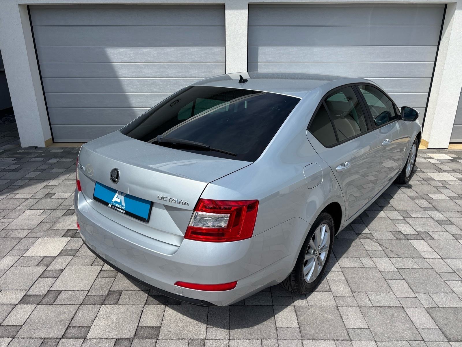 Škoda Octavia 1.6 TDI •V servis• Reg 10mj• HR auto, fotografija 10