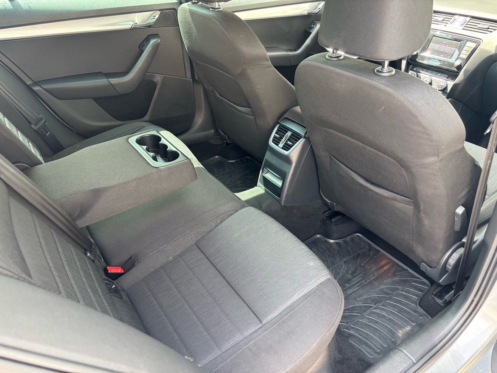 Škoda Octavia 1.6 TDI •V servis• Reg 10mj• HR auto, fotografija 14