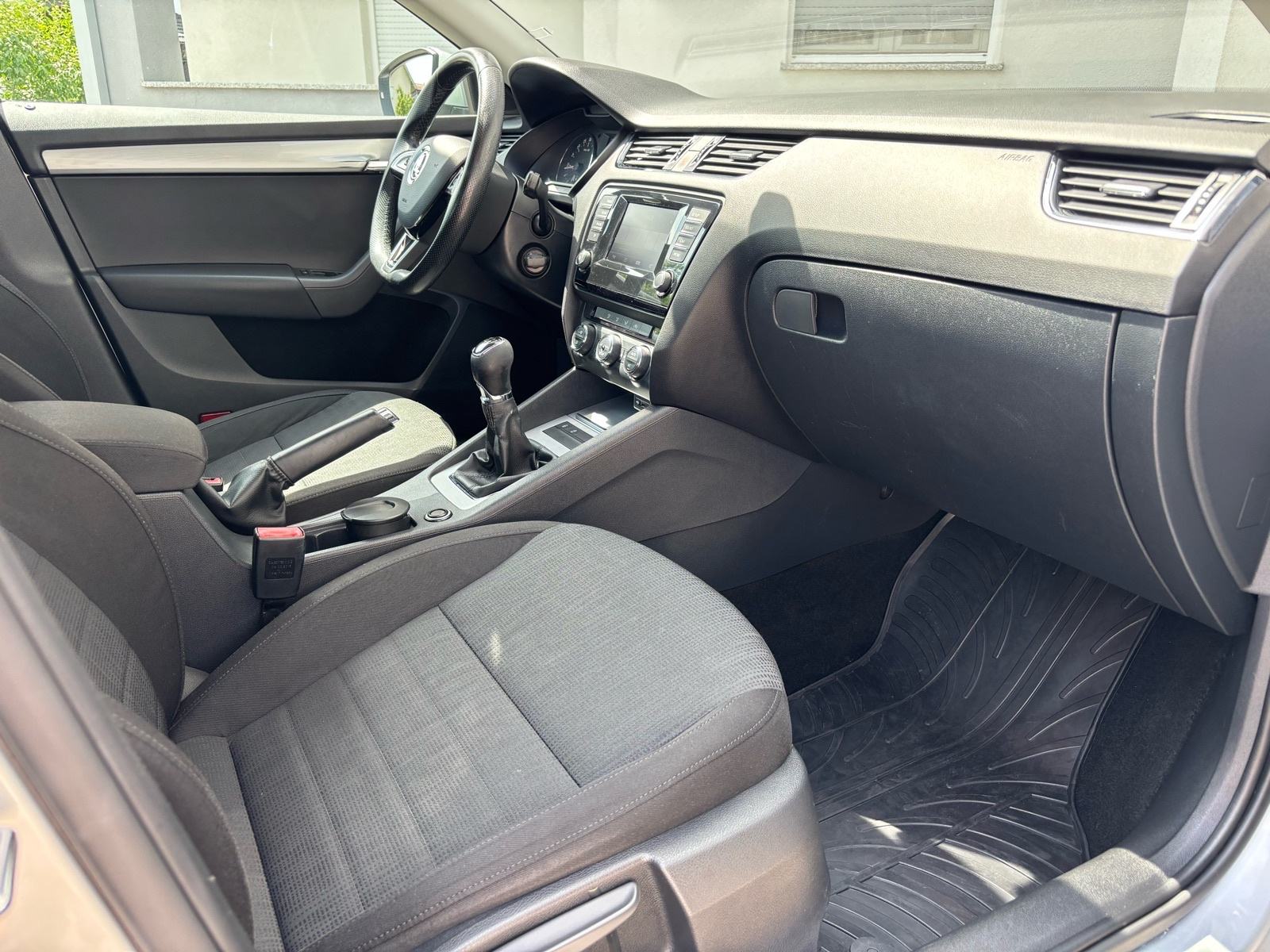 Škoda Octavia 1.6 TDI •V servis• Reg 10mj• HR auto, fotografija 11