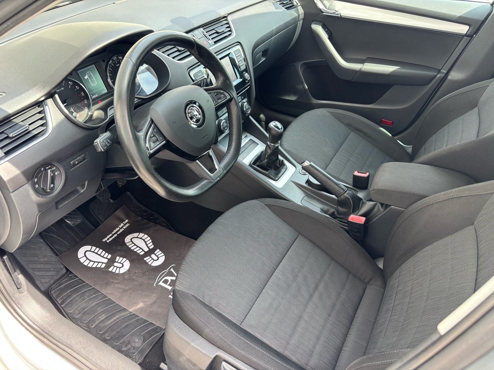 Škoda Octavia 1.6 TDI •V servis• Reg 10mj• HR auto, fotografija 12