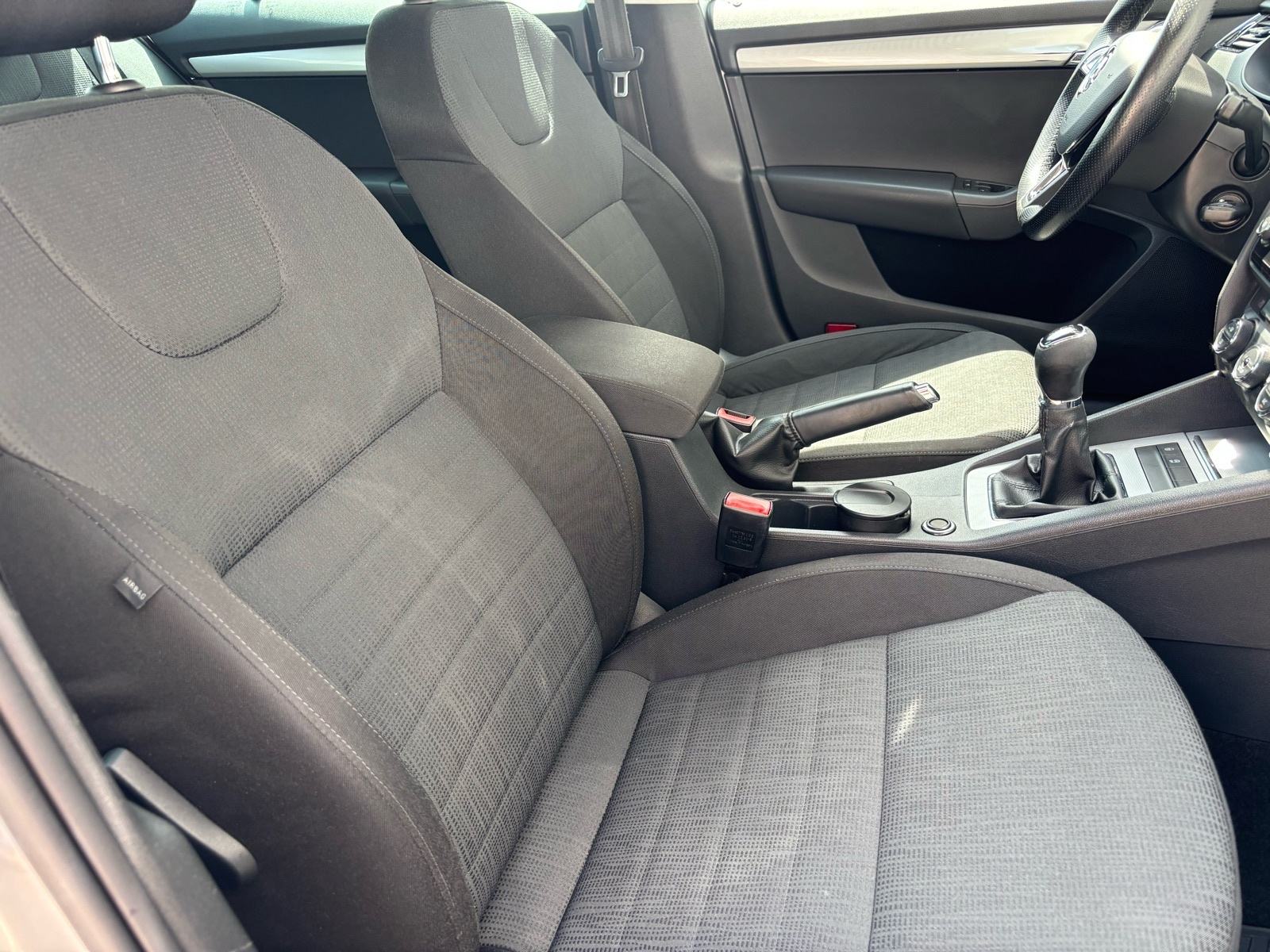 Škoda Octavia 1.6 TDI •V servis• Reg 10mj• HR auto, fotografija 13