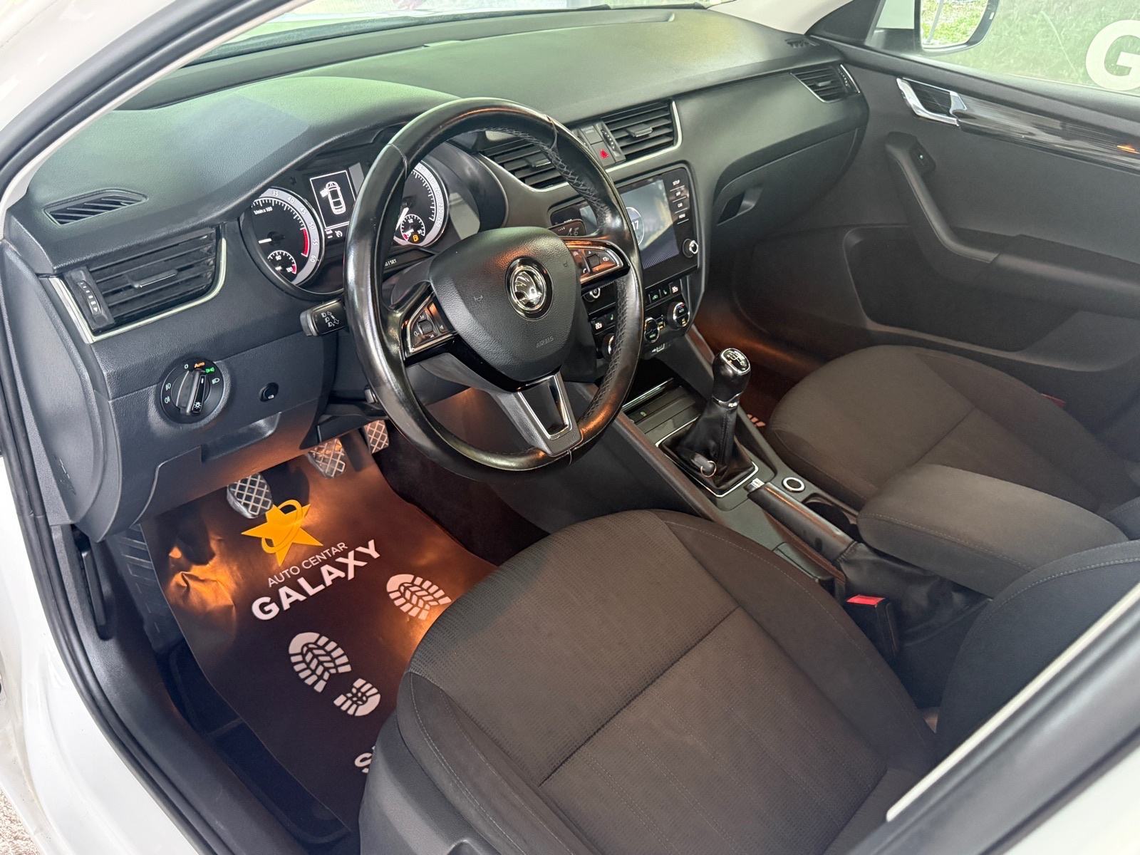 Škoda Octavia 1,6 TDI XENON✅KEYLESS GO✅GRIJANJE SJEDALA✅JAMSTVO 12✅, fotografija 14