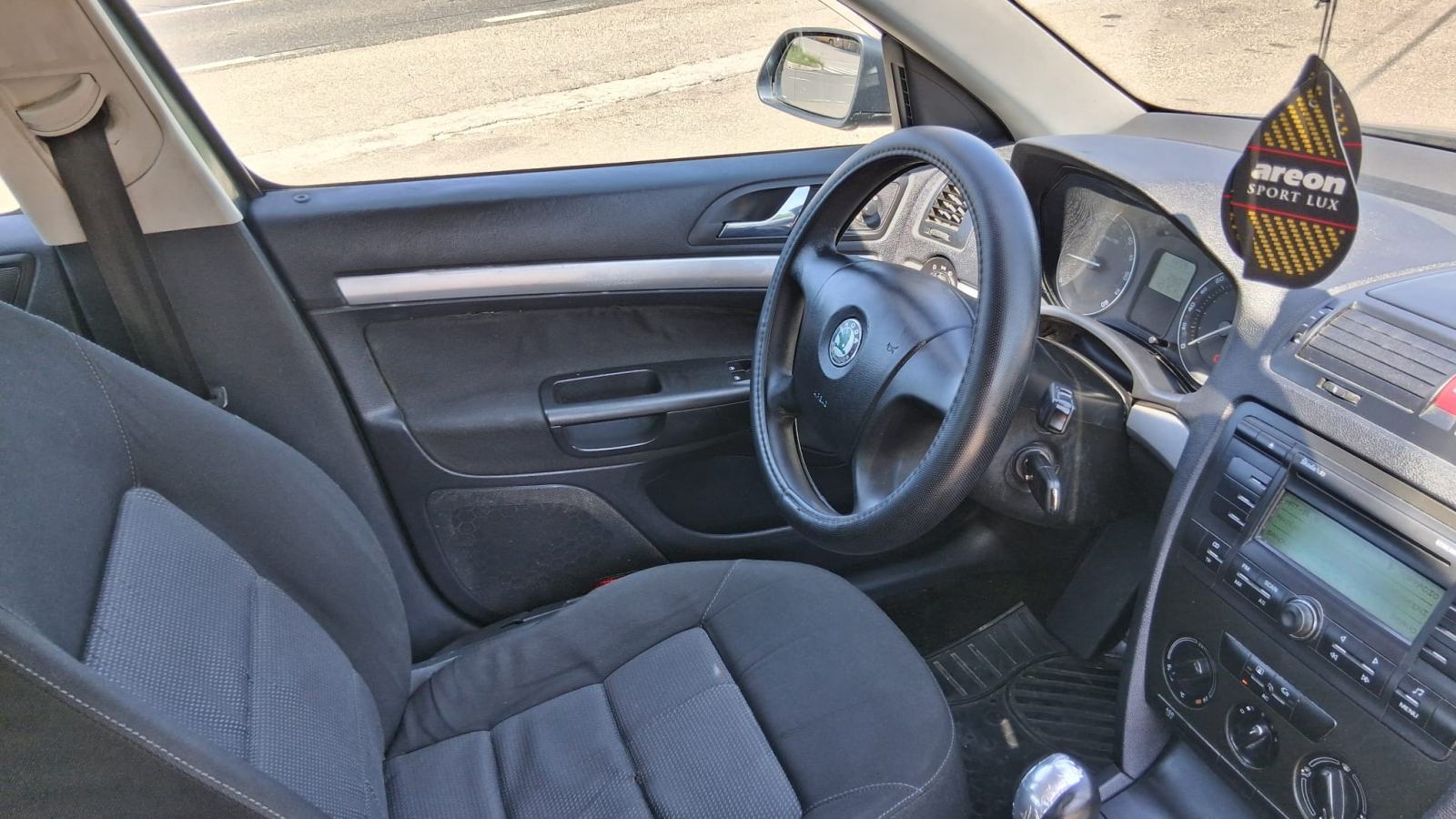 Škoda Octavia 1,9 TDI-odličan auto!-reg punu 1 g...1950eur, fotografija 9