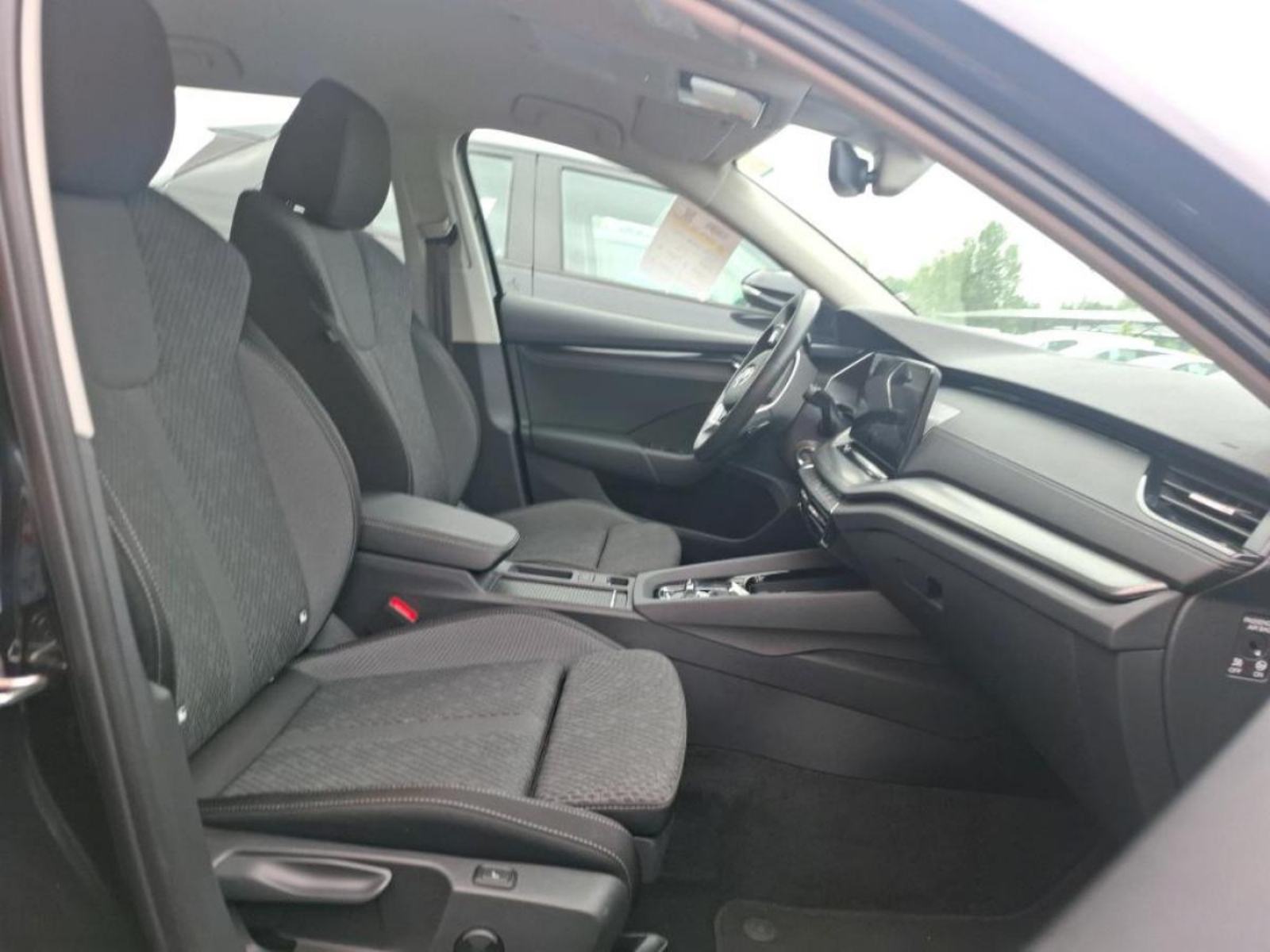 ŠKODA OCTAVIA 2.0 TDI • AUTOMATIK DSG • MOD.2024. • FULL OPREMA, fotografija 6