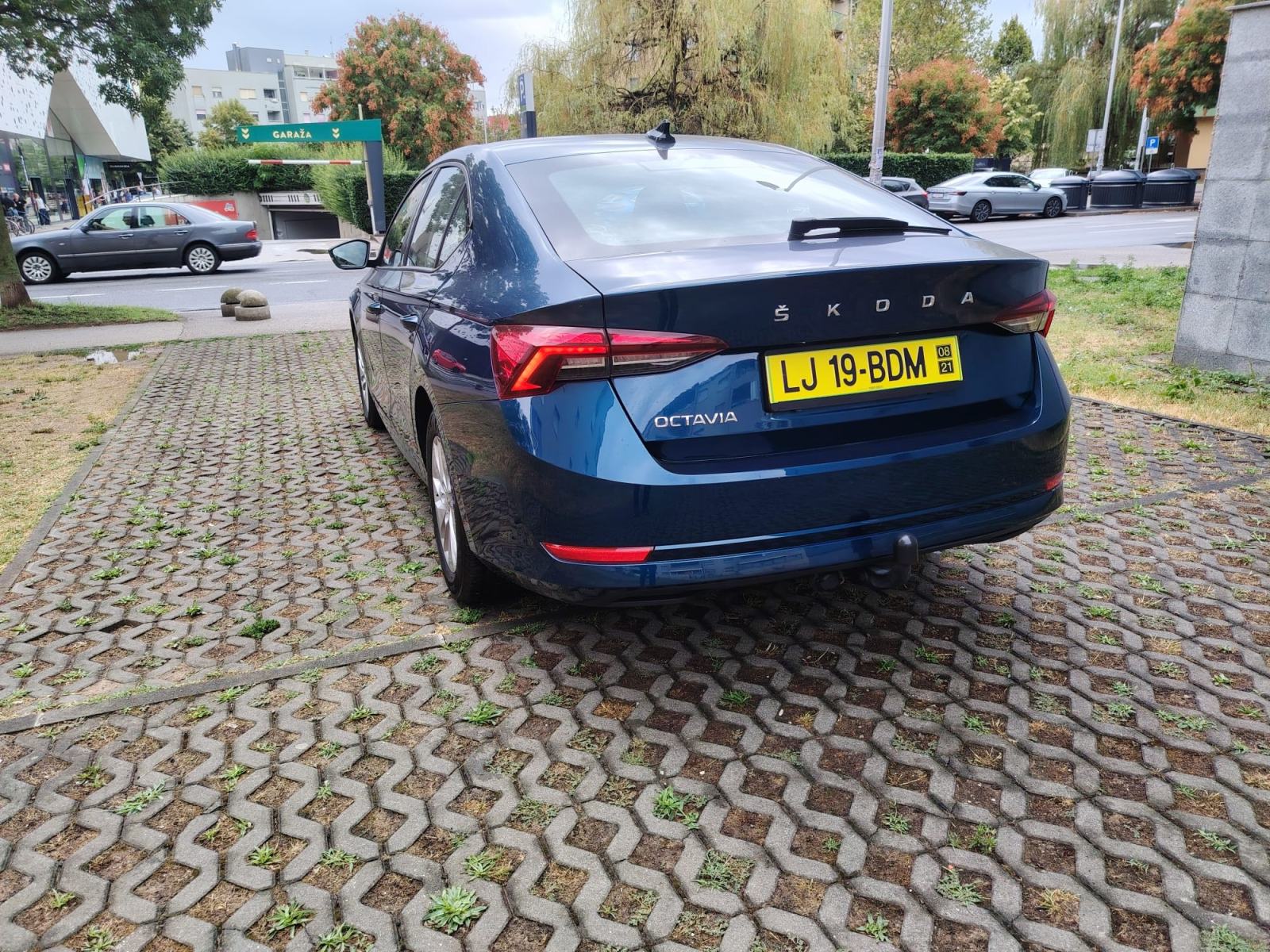Škoda Octavia 2,0 TDI automatik+ŠKODA servisna+Bez nezgoda, fotografija 9