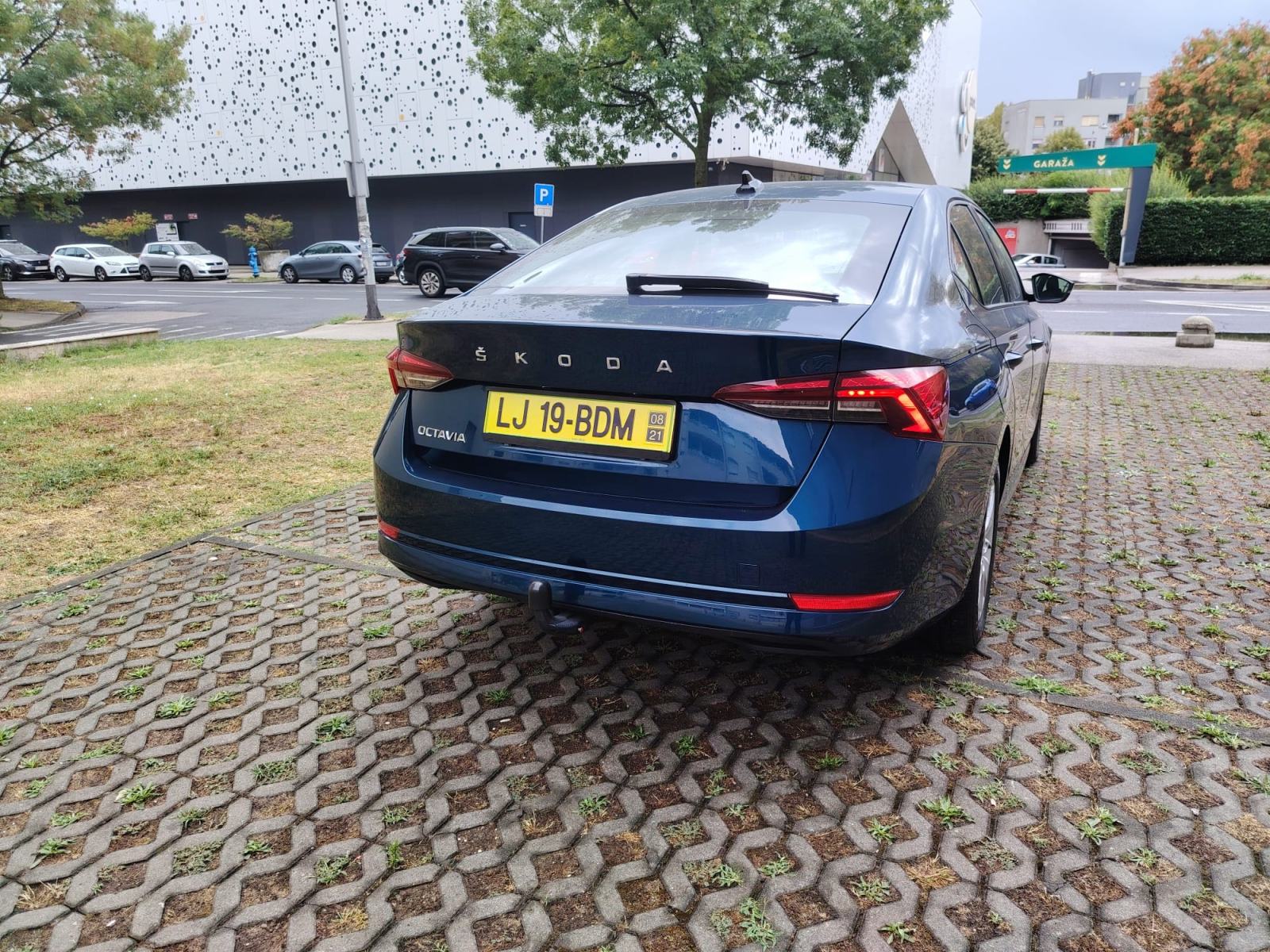 Škoda Octavia 2,0 TDI automatik+ŠKODA servisna+Bez nezgoda, fotografija 7