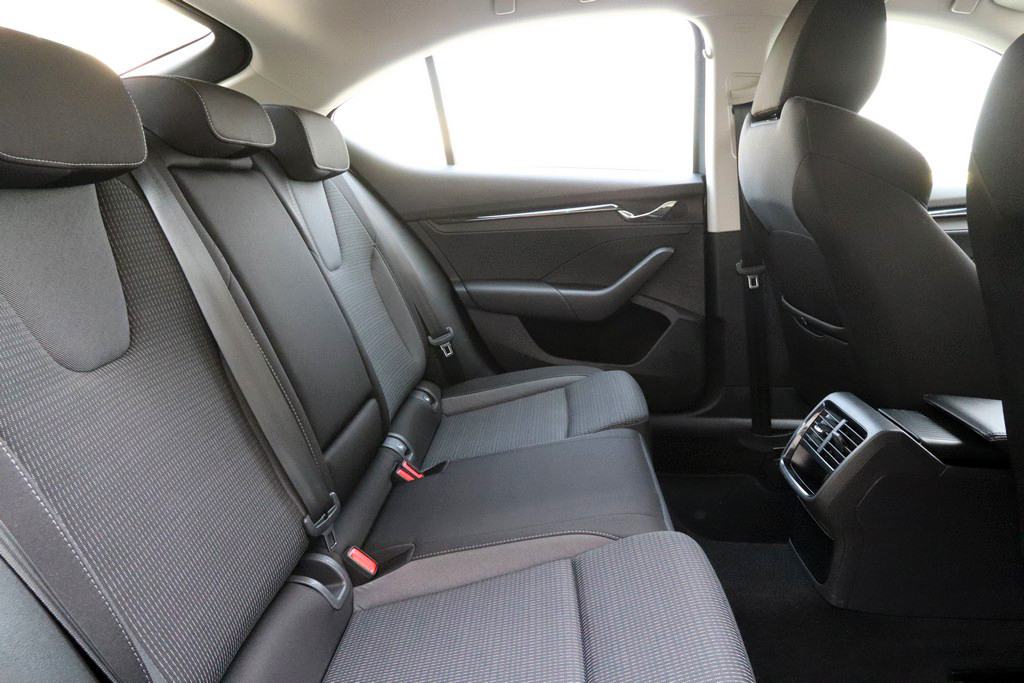 Škoda Octavia 2.0 TDI DSG-Tiptronik Business VIRTUAL COCKPIT 150 KS, fotografija 8