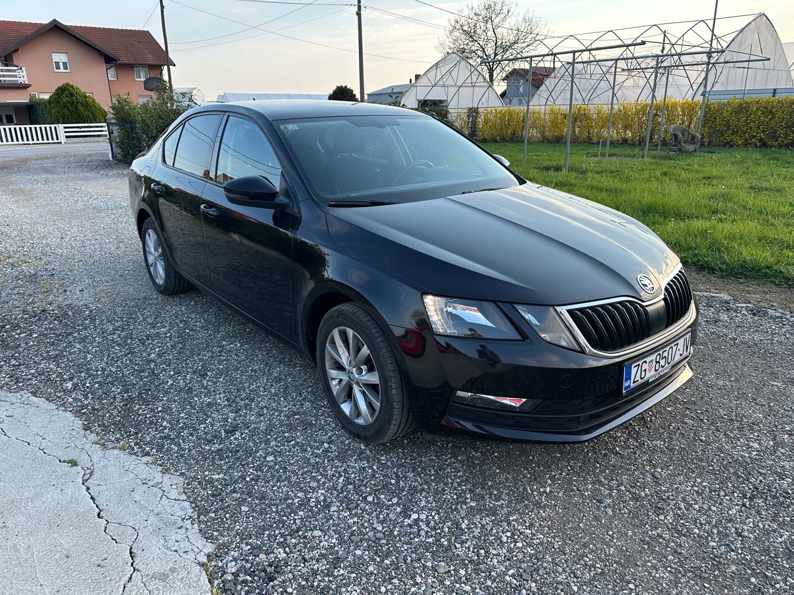 Škoda Octavia 2,0 TDI DSG, 2 seta guma, Veliki servis, fotografija 2