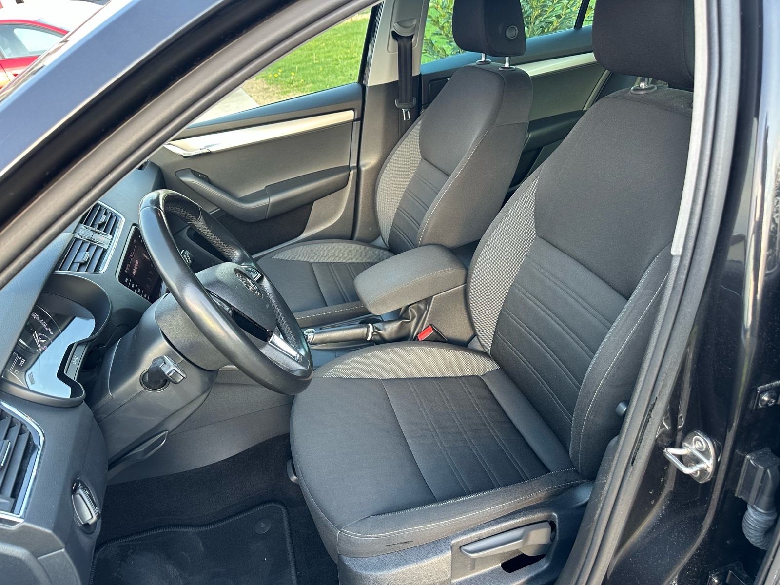 Škoda Octavia 2,0 TDI DSG, 2 seta guma, Veliki servis, fotografija 5