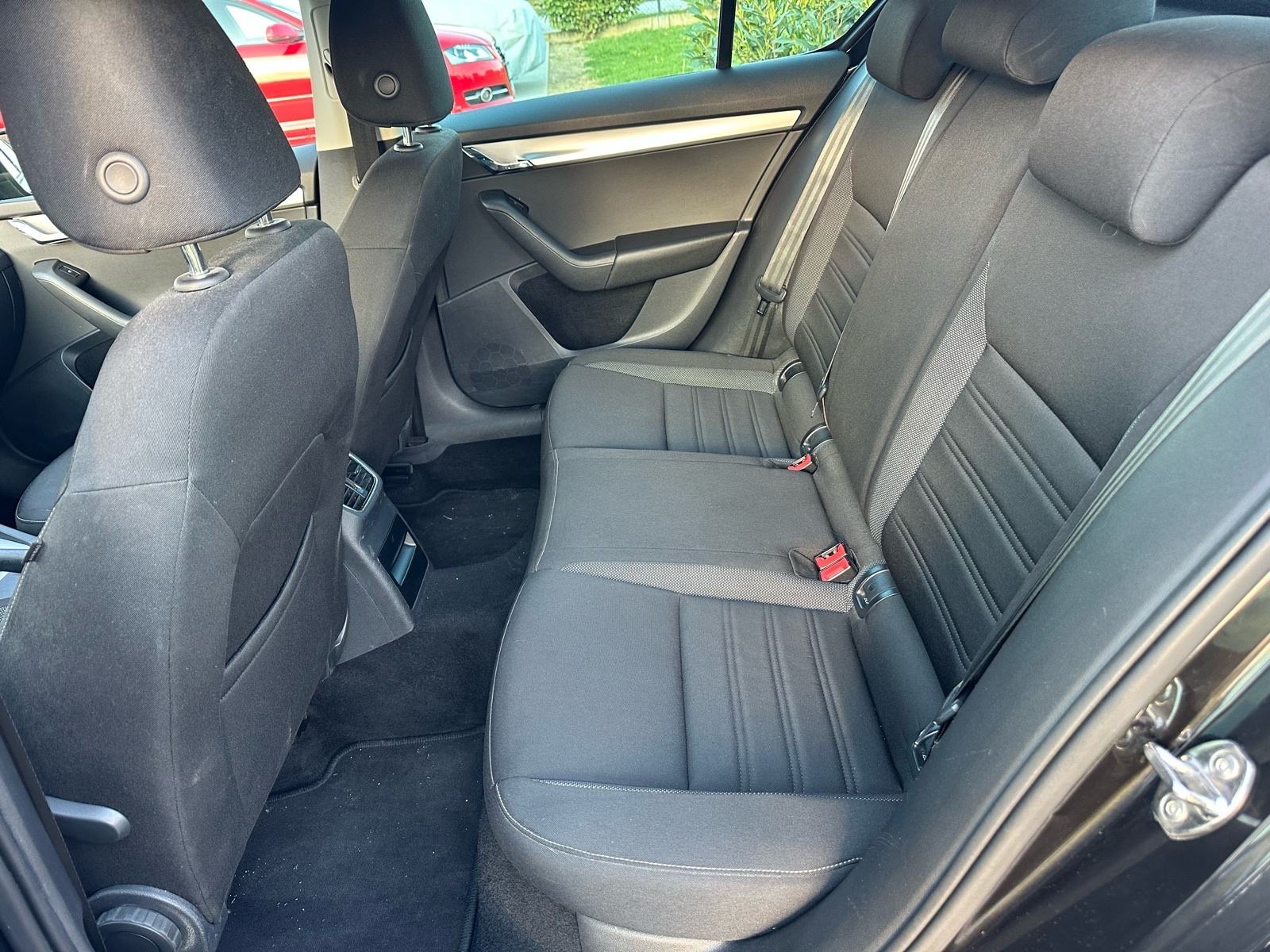 Škoda Octavia 2,0 TDI DSG, 2 seta guma, Veliki servis, fotografija 6