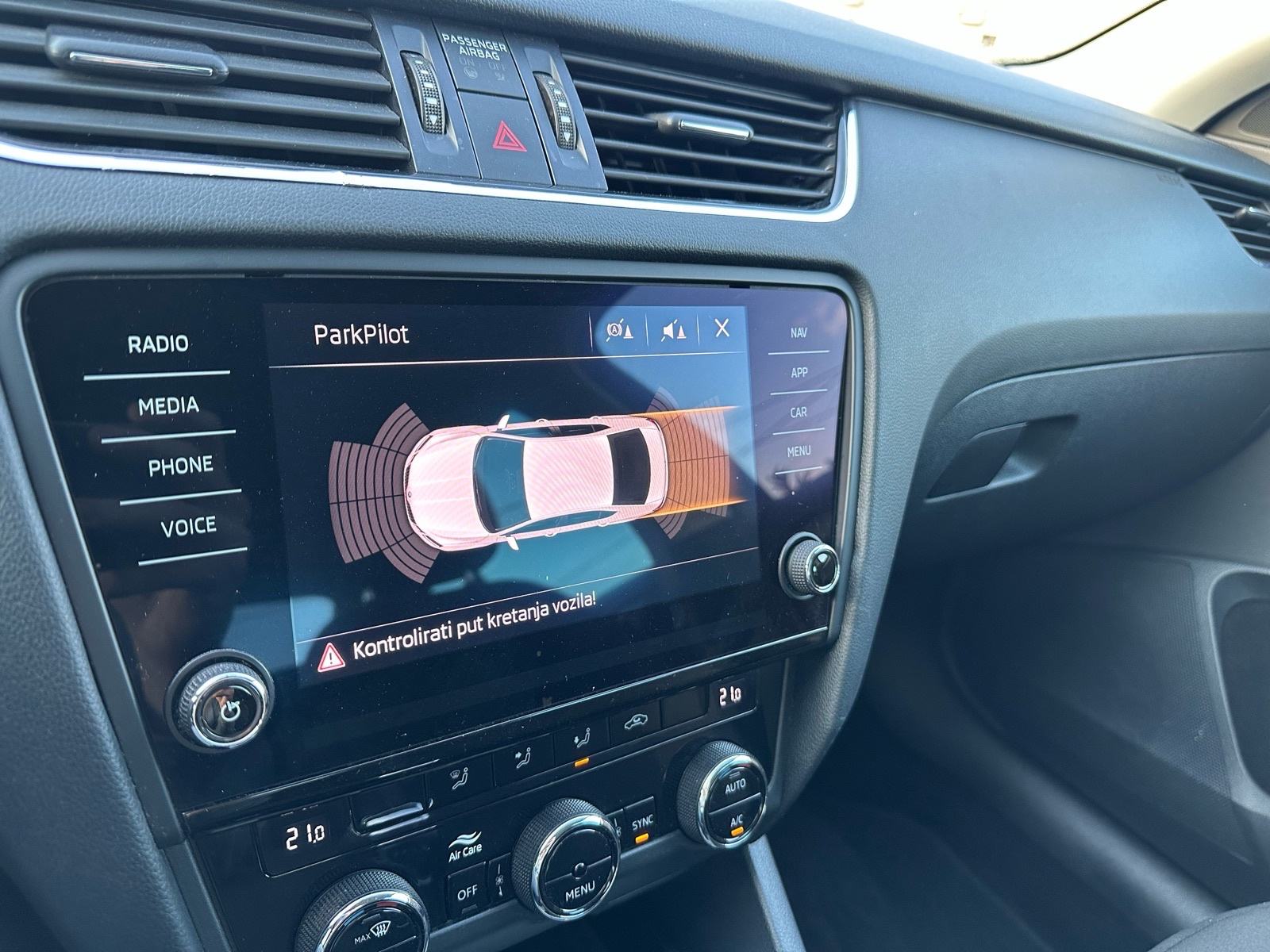 Škoda Octavia 2,0 TDI DSG, 2 seta guma, Veliki servis, fotografija 9