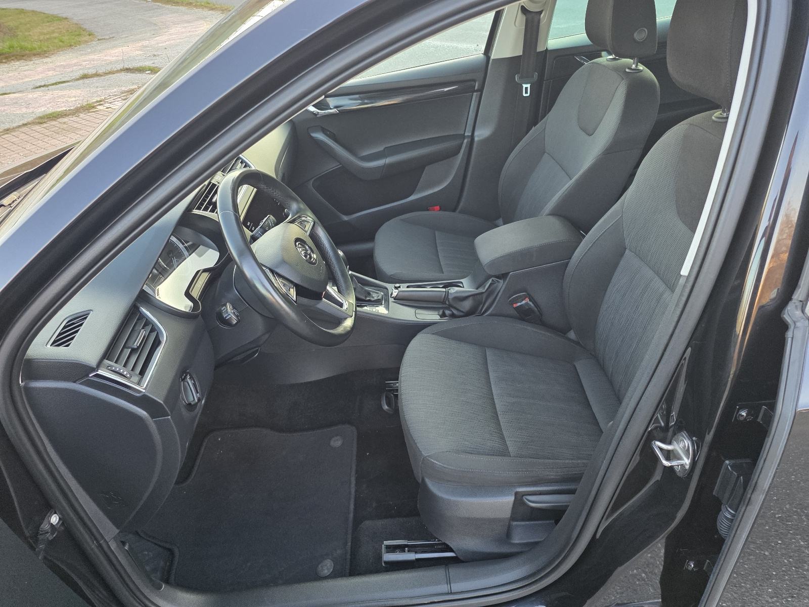 Škoda Octavia 2,0 TDI DSG,2019 god,190000 km,Servisna,Reg 12/2026,Navi, fotografija 11