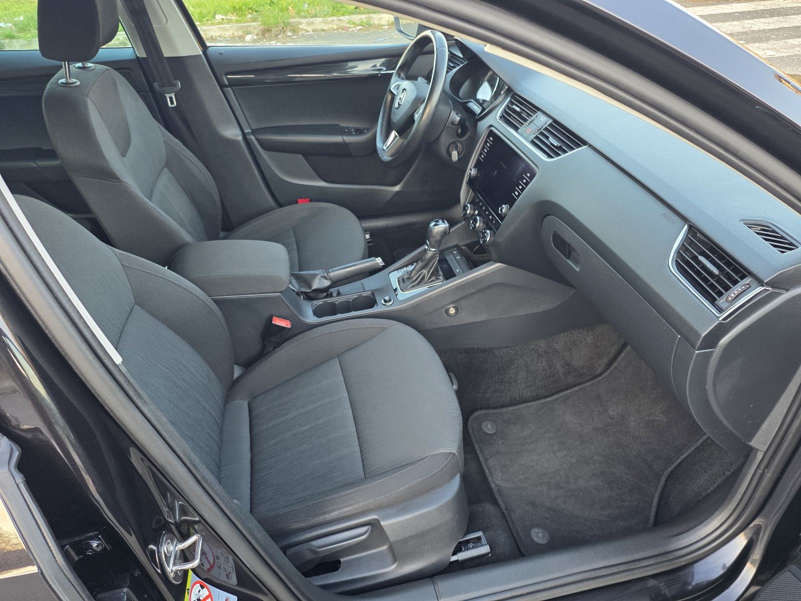 Škoda Octavia 2,0 TDI DSG,2019 god,190000 km,Servisna,Reg 12/2026,Navi, fotografija 12