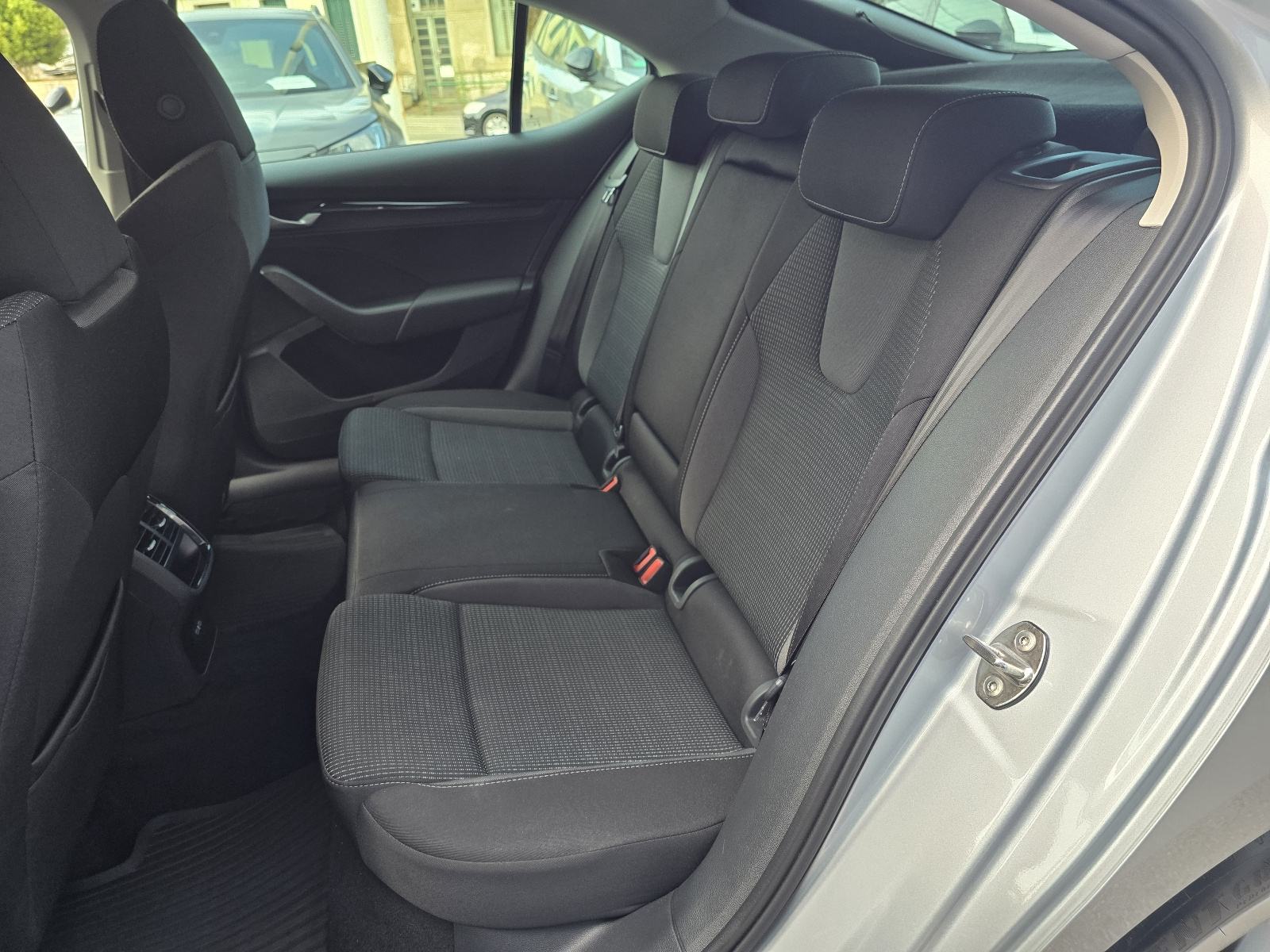 Škoda Octavia 2,0 TDI DSG - 2025 - VIRTUAL - LED - GARANCIJA 5 GOD !!, fotografija 19