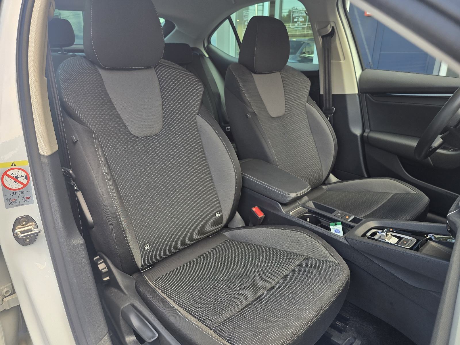 Škoda Octavia 2,0 TDI DSG - 2025 - VIRTUAL - LED - GARANCIJA 5 GOD !!, fotografija 20