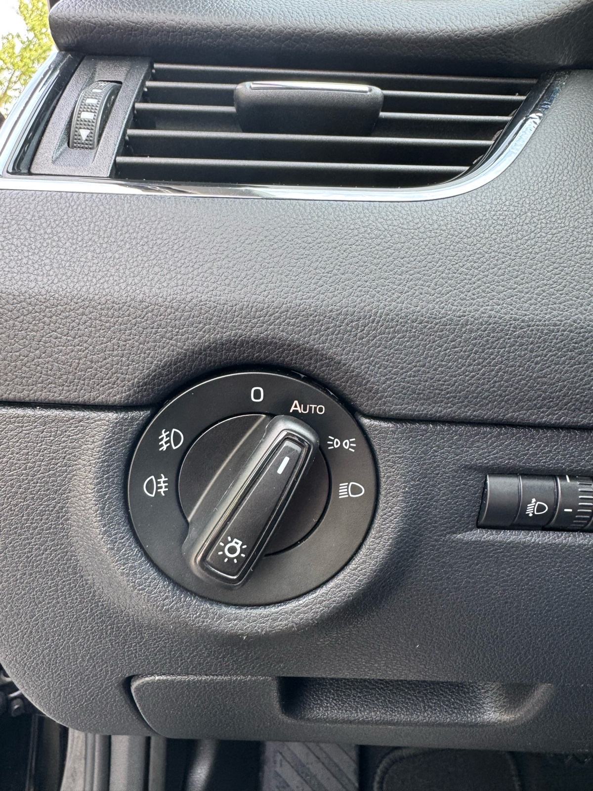 Škoda Octavia 2,0 TDI DSG, 86000km, Reg 8/27, fotografija 7