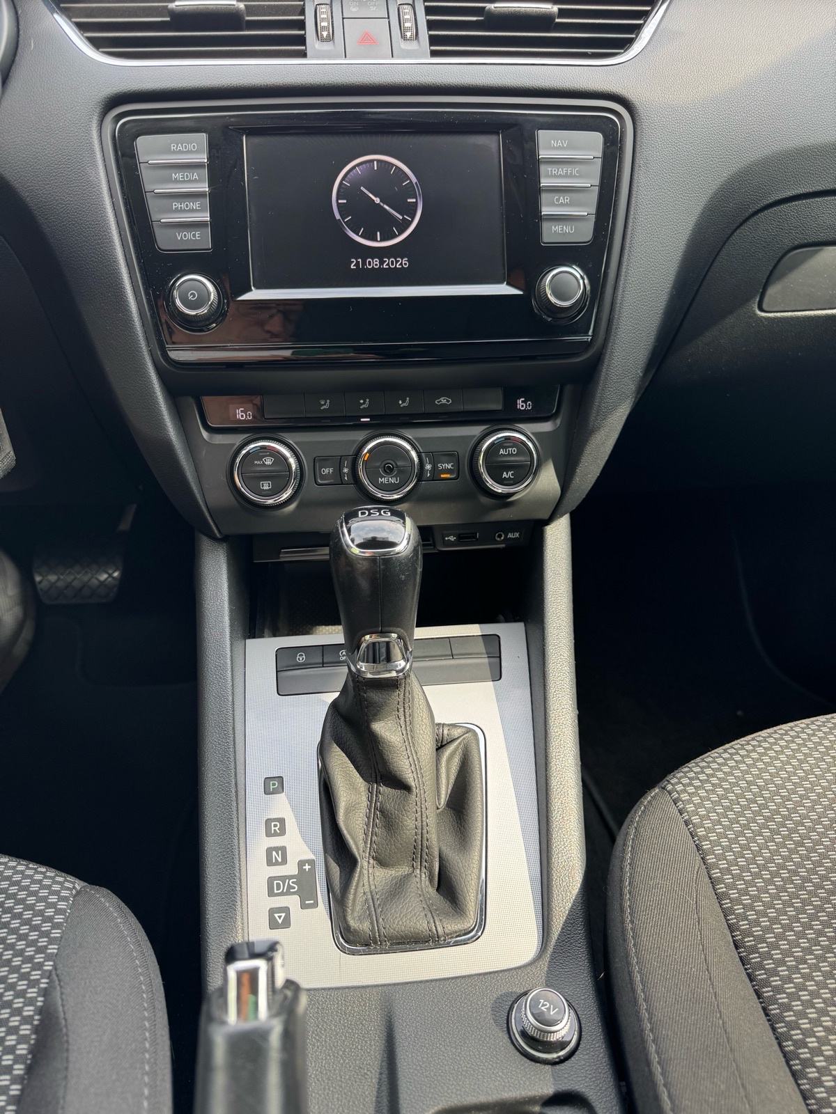 Škoda Octavia 2,0 TDI DSG, 86000km, Reg 8/27, fotografija 13