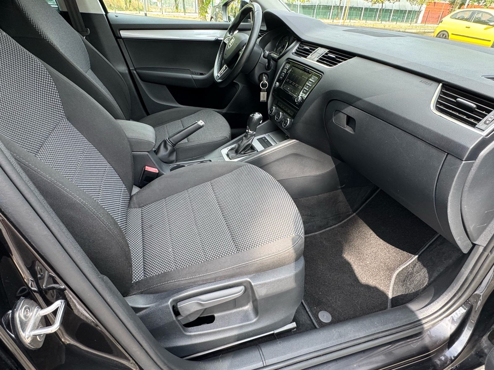 Škoda Octavia 2,0 TDI DSG, 86000km, Reg 8/27, fotografija 14