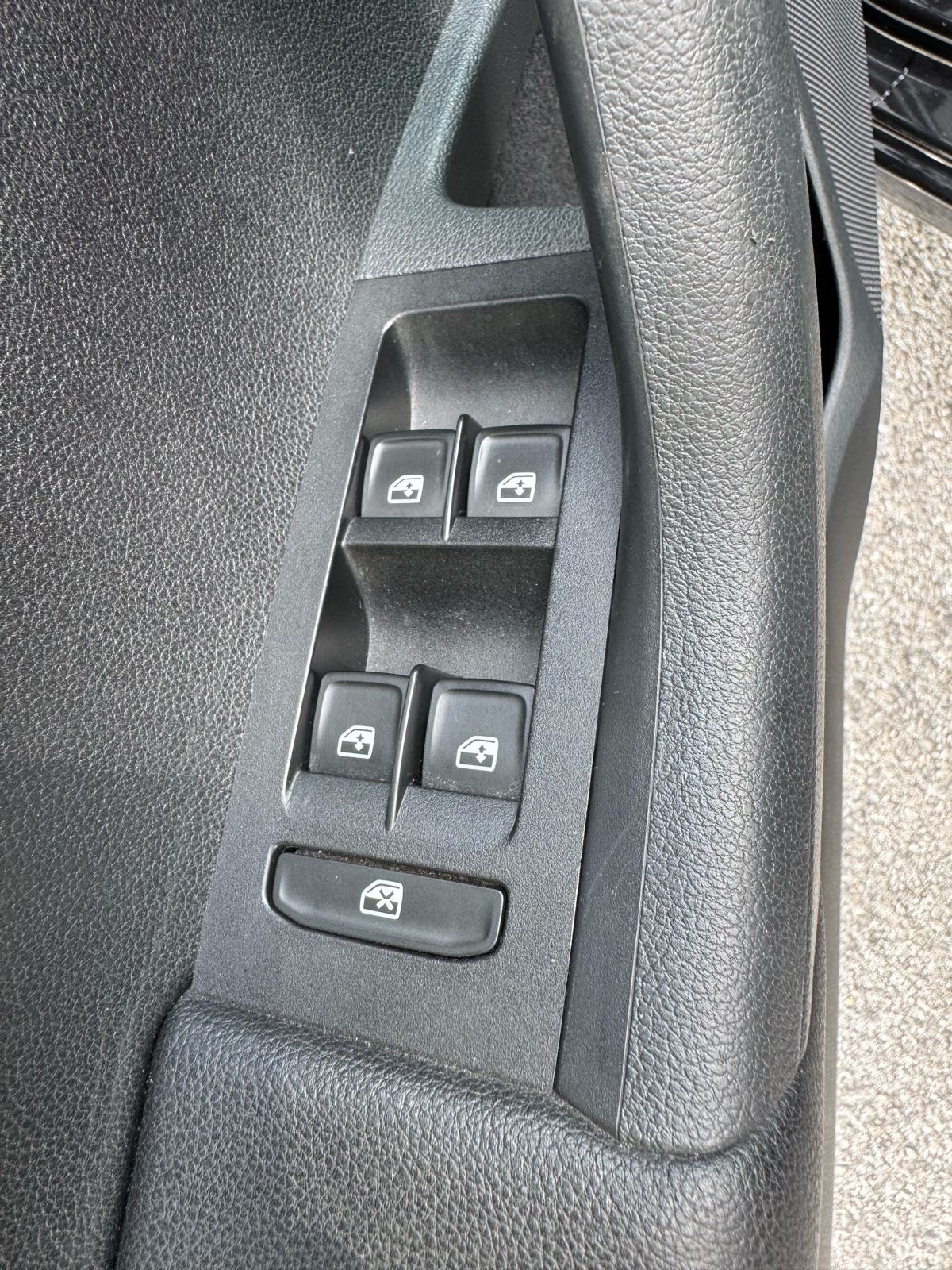 Škoda Octavia 2,0 TDI DSG, 86000km, Reg 8/27, fotografija 18