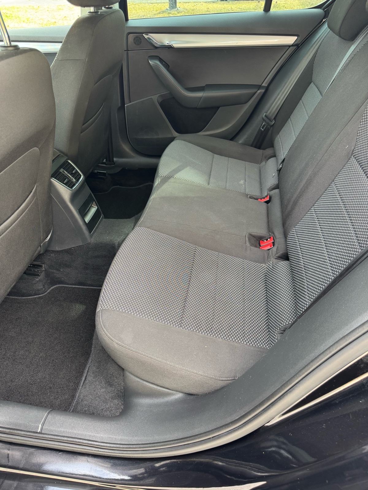 Škoda Octavia 2,0 TDI DSG, 86000km, Reg 8/27, fotografija 15