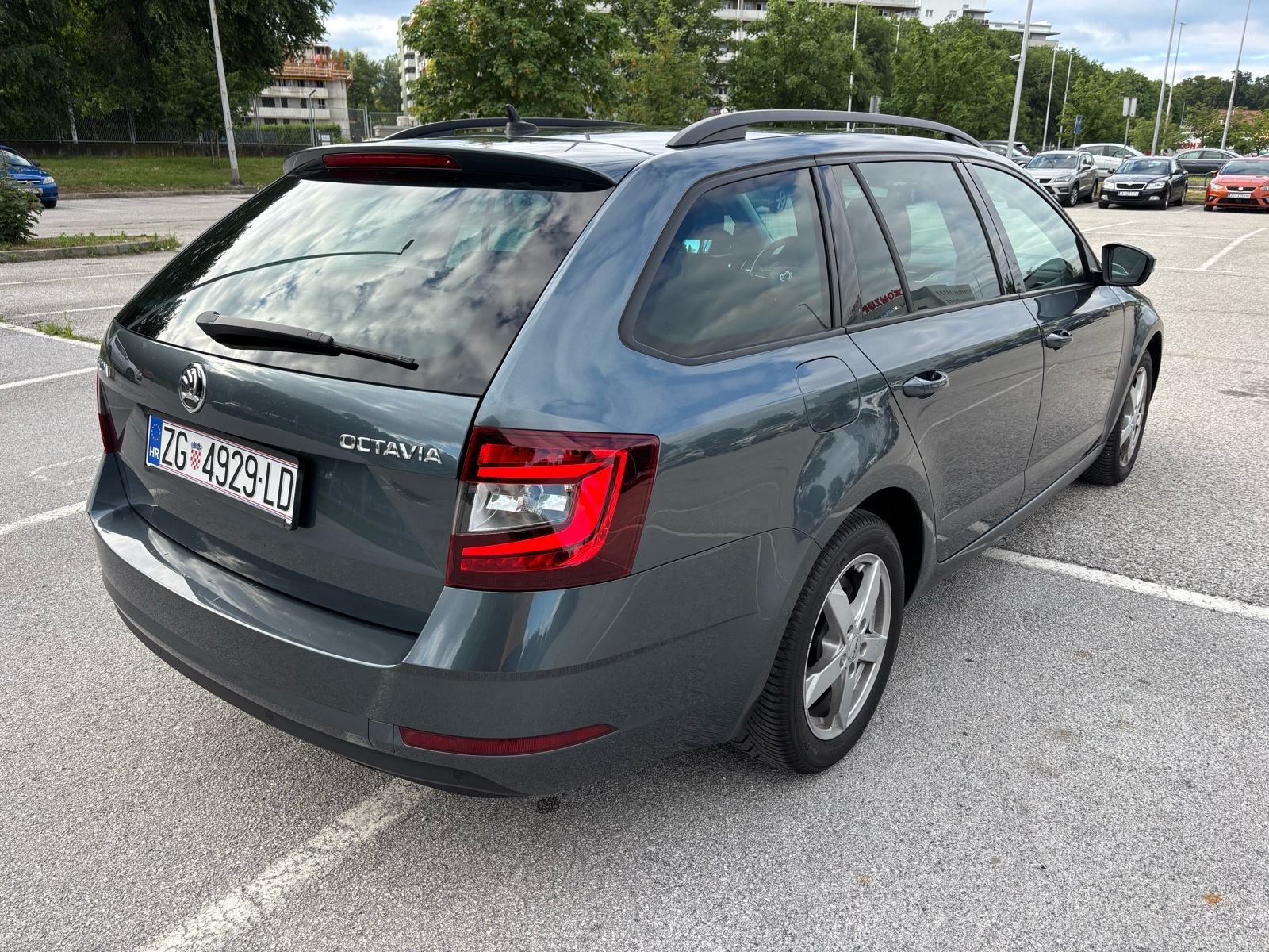 Škoda Octavia 2.0 TDI DSG aut. ,radar tempomat,odlično stanje, fotografija 4