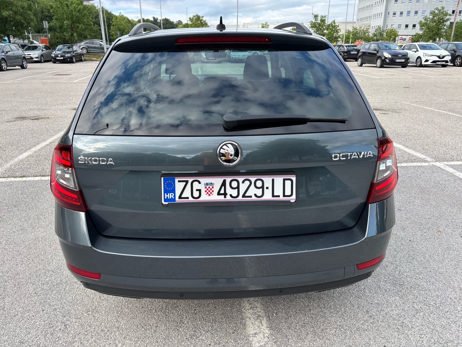 Škoda Octavia 2.0 TDI DSG aut. ,radar tempomat,odlično stanje, fotografija 5