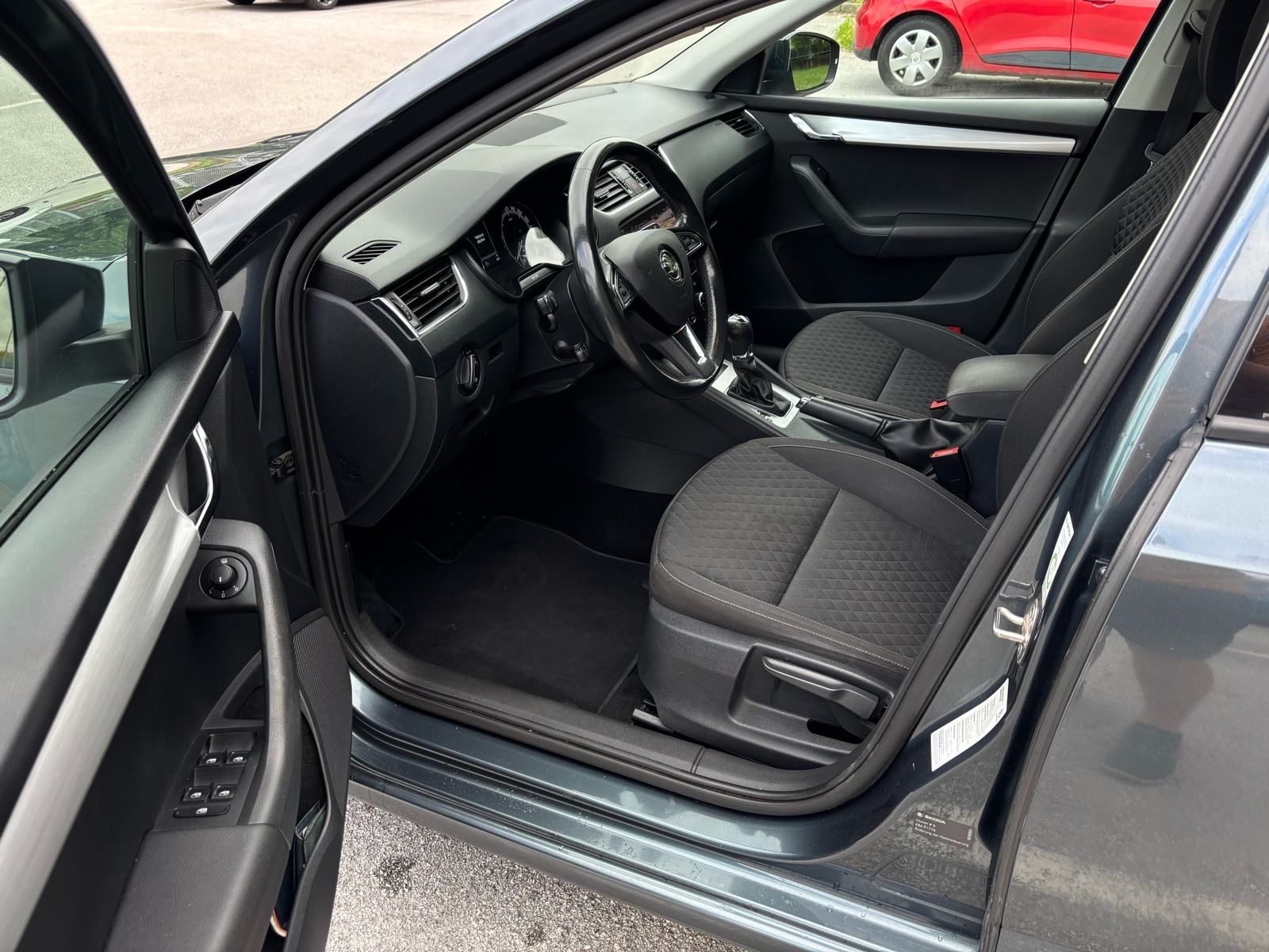 Škoda Octavia 2.0 TDI DSG aut. ,radar tempomat,odlično stanje, fotografija 11