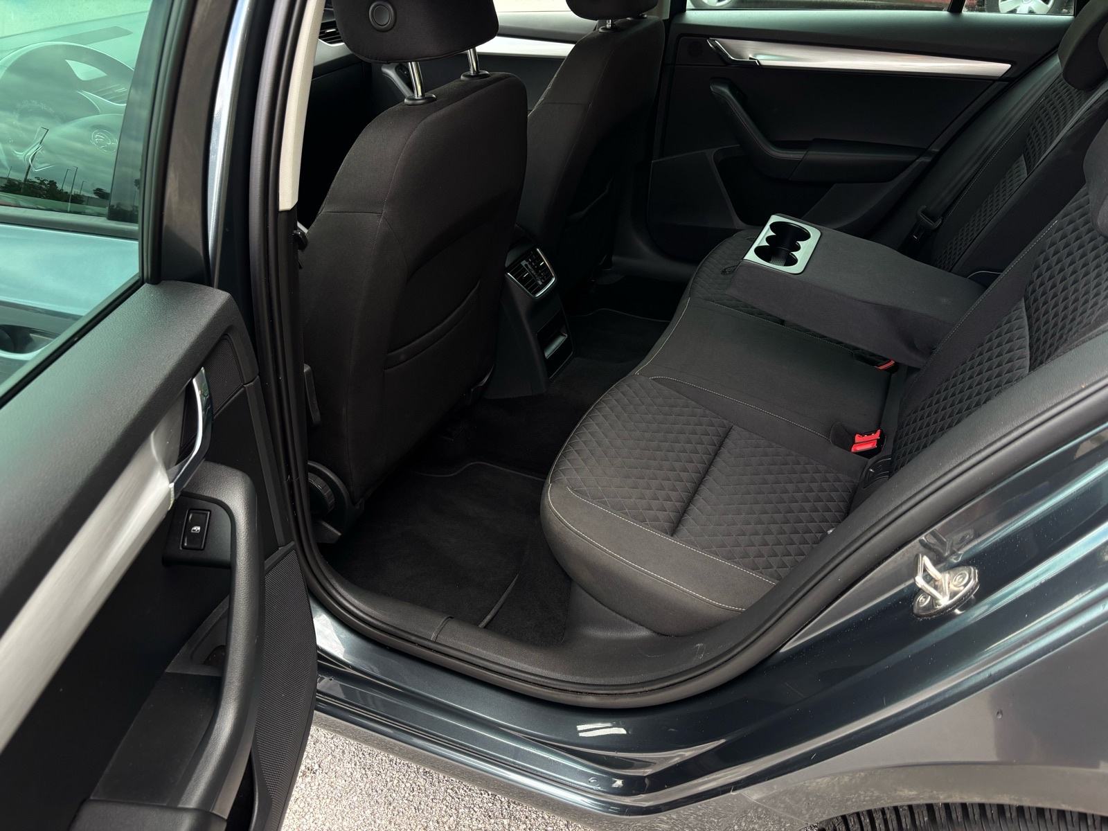 Škoda Octavia 2.0 TDI DSG aut. ,radar tempomat,odlično stanje, fotografija 12