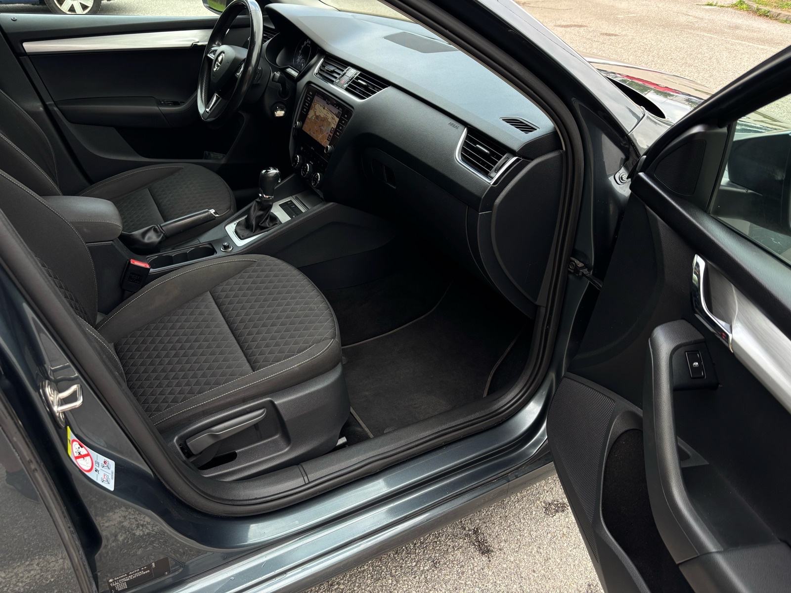 Škoda Octavia 2.0 TDI DSG aut. ,radar tempomat,odlično stanje, fotografija 13