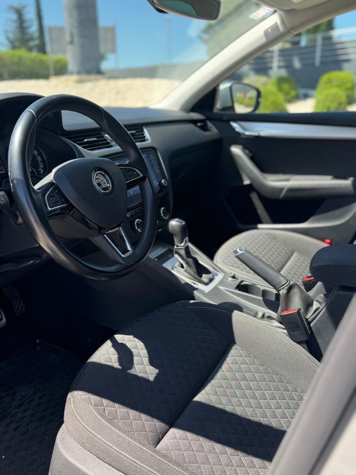 Škoda Octavia 2,0 TDI DSG automatik DRIVE paket opreme, fotografija 14