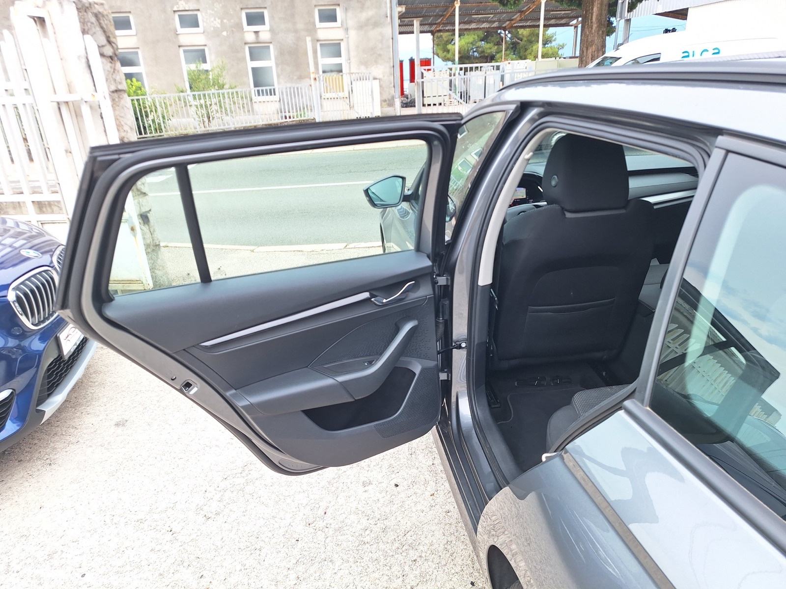 Škoda Octavia 2,0 TDI DSG. automatik NAVI.VIRTUAl, fotografija 18