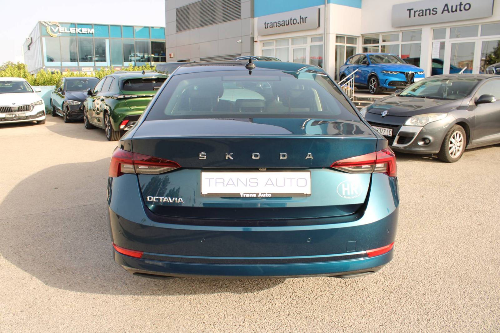 Škoda Octavia 2.0 TDi DSG Bussiness *LED, NAVIGACIJA, KAMERA*, fotografija 6