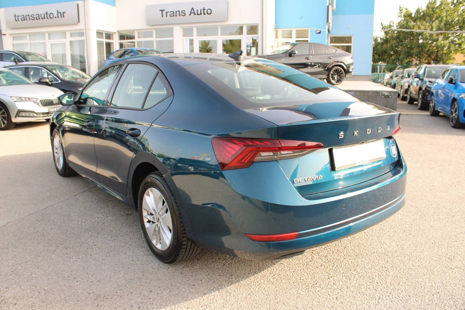 Škoda Octavia 2.0 TDi DSG Bussiness *LED, NAVIGACIJA, KAMERA*, fotografija 7