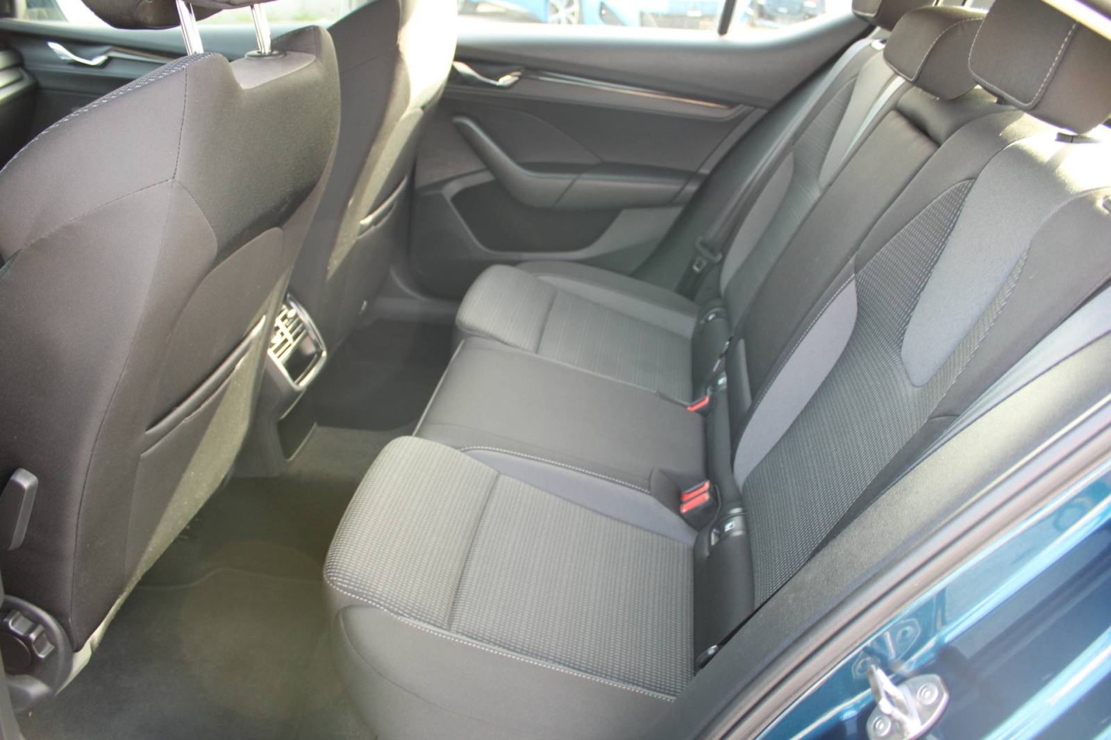 Škoda Octavia 2.0 TDi DSG Bussiness *LED, NAVIGACIJA, KAMERA*, fotografija 10