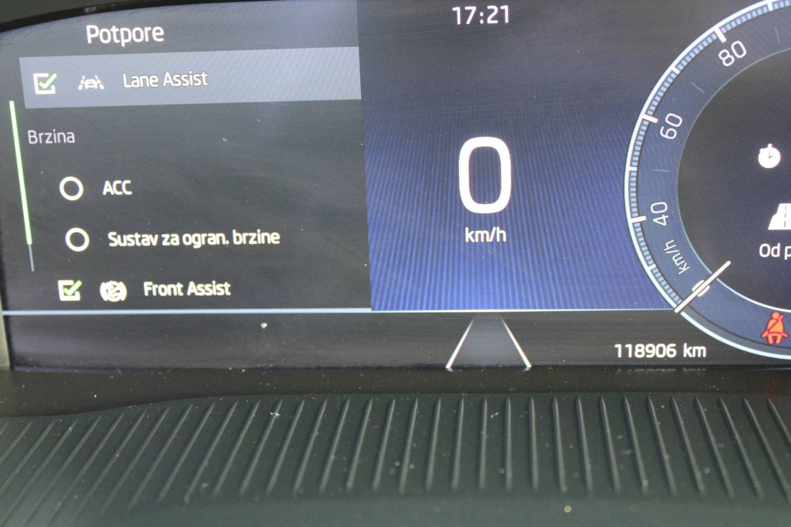 Škoda Octavia 2.0 TDi DSG Bussiness *LED, NAVIGACIJA, KAMERA*, fotografija 20