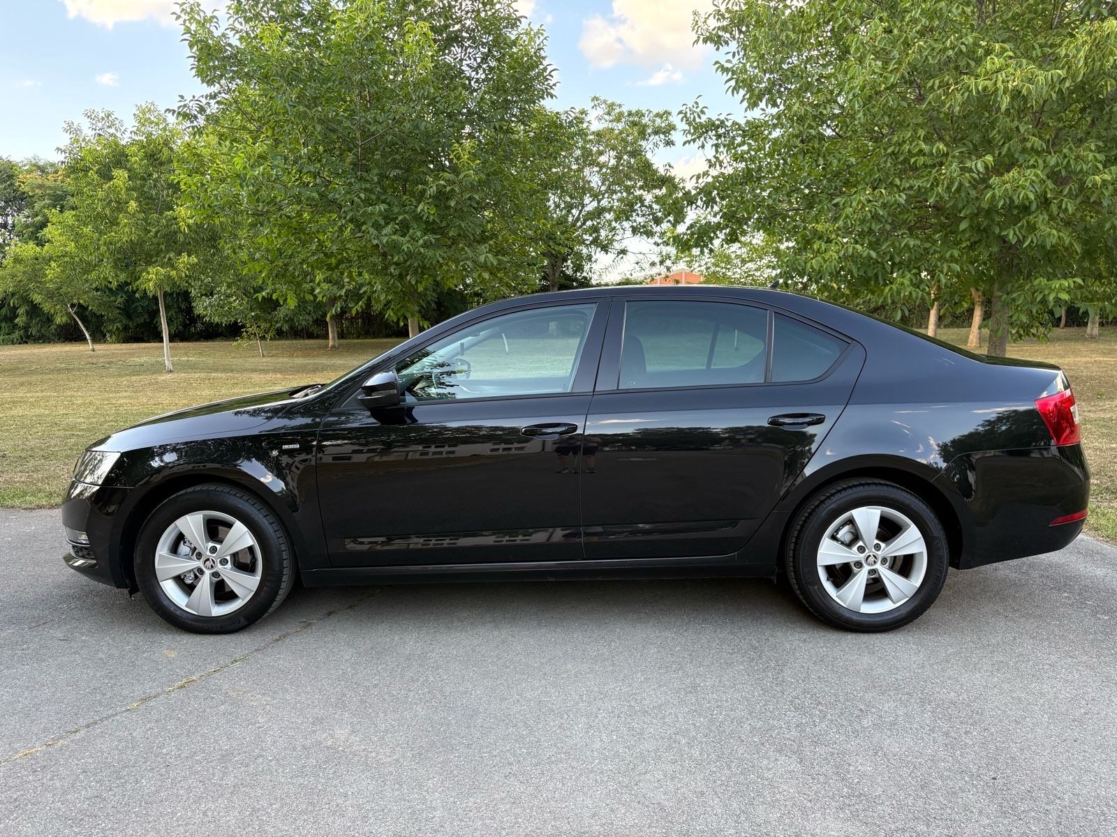 Škoda Octavia 2,0 TDI DSG - CLEVER, fotografija 2