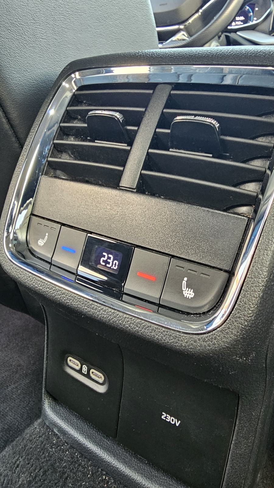 Škoda Octavia 2.0 TDI DSG – Head up Display, Matrix LED, Webasto, Koža, fotografija 7