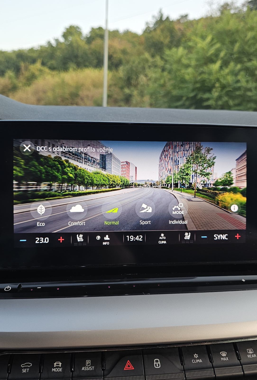 Škoda Octavia 2.0 TDI DSG – Head up Display, Matrix LED, Webasto, Koža, fotografija 16