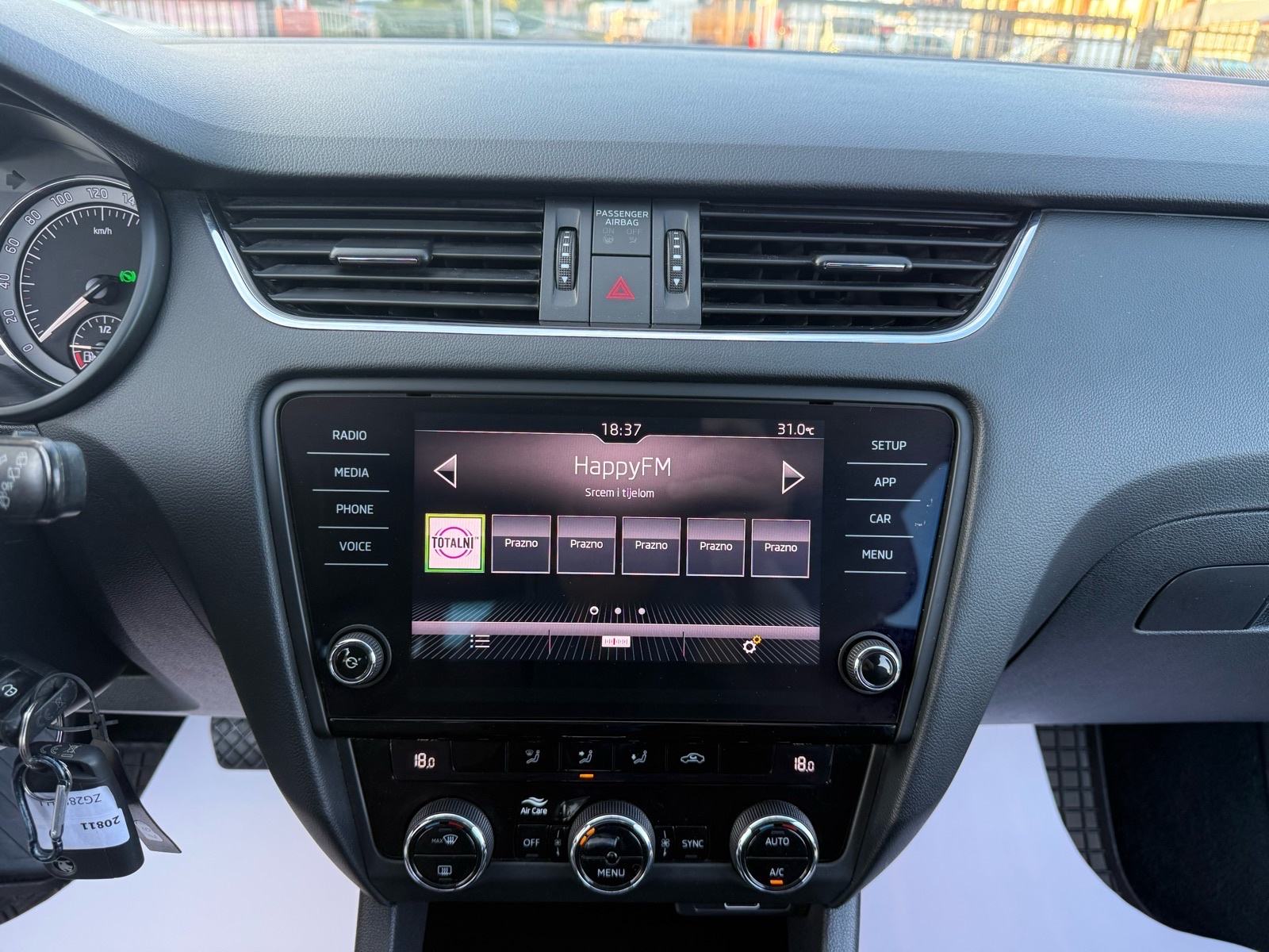 Škoda Octavia 2.0 TDI DSG - HR auto- 1. Vlasnik - 150 KS, fotografija 16