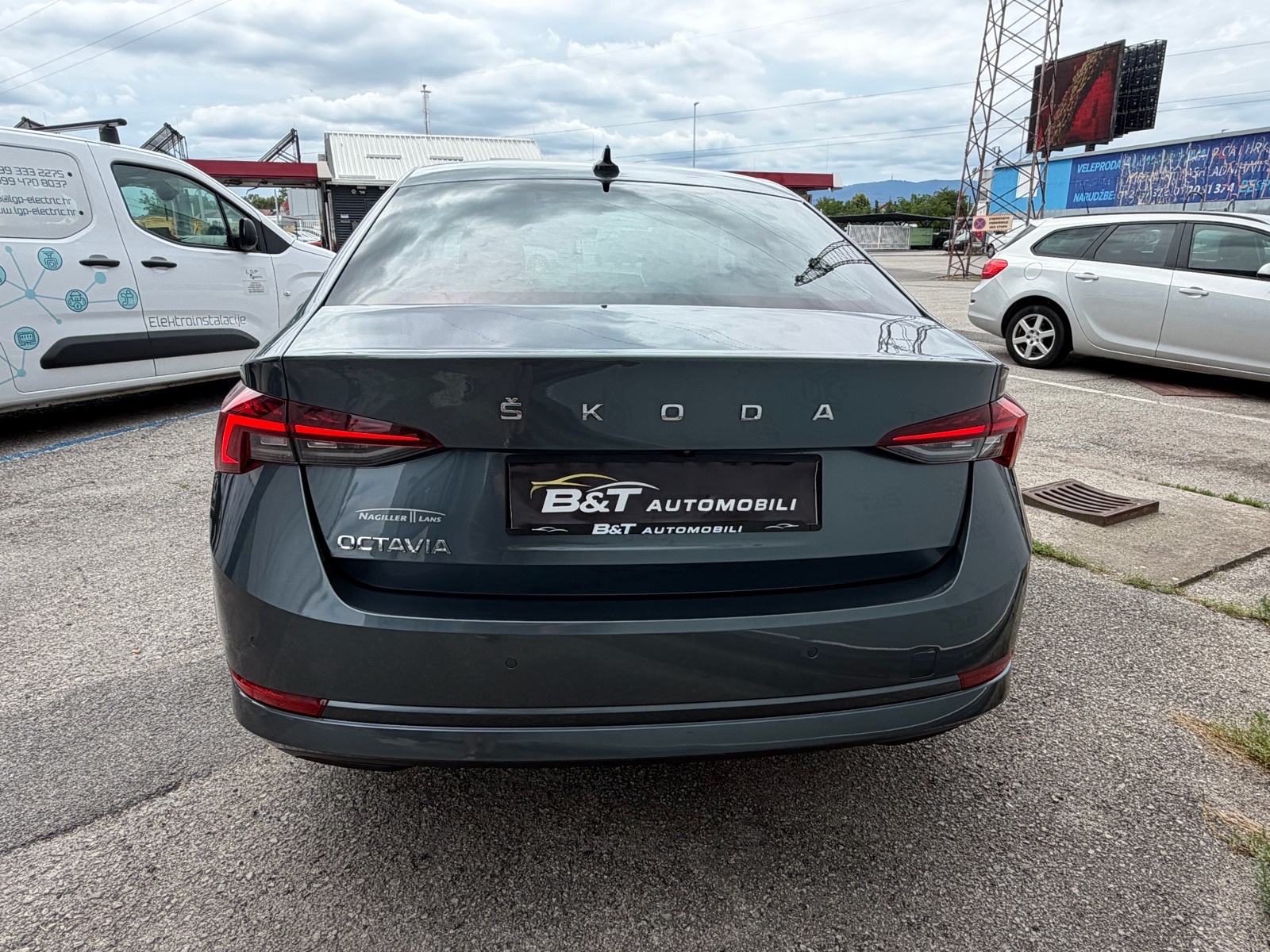 Škoda Octavia 2,0 TDI / DSG / LED /, fotografija 4