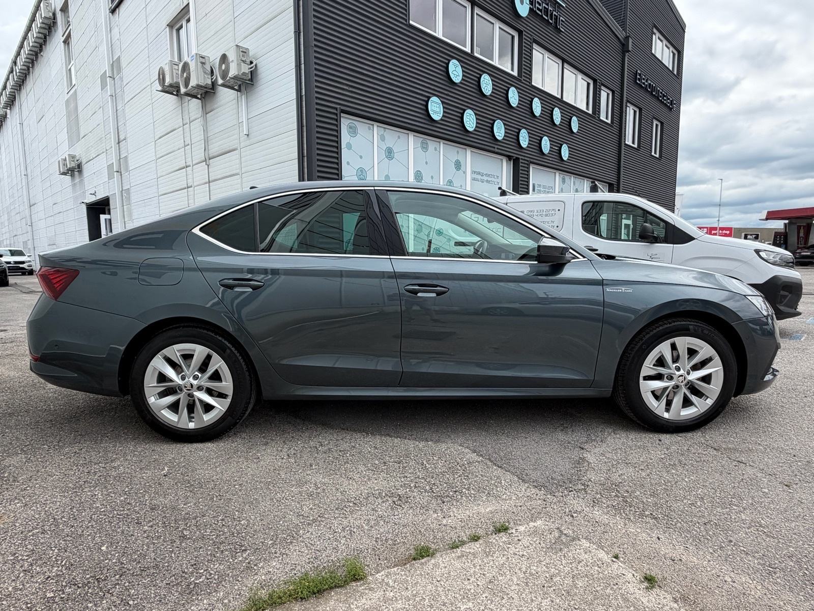 Škoda Octavia 2,0 TDI / DSG / LED /, fotografija 6