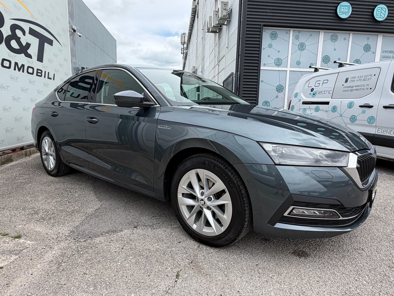 Škoda Octavia 2,0 TDI / DSG / LED /, fotografija 7