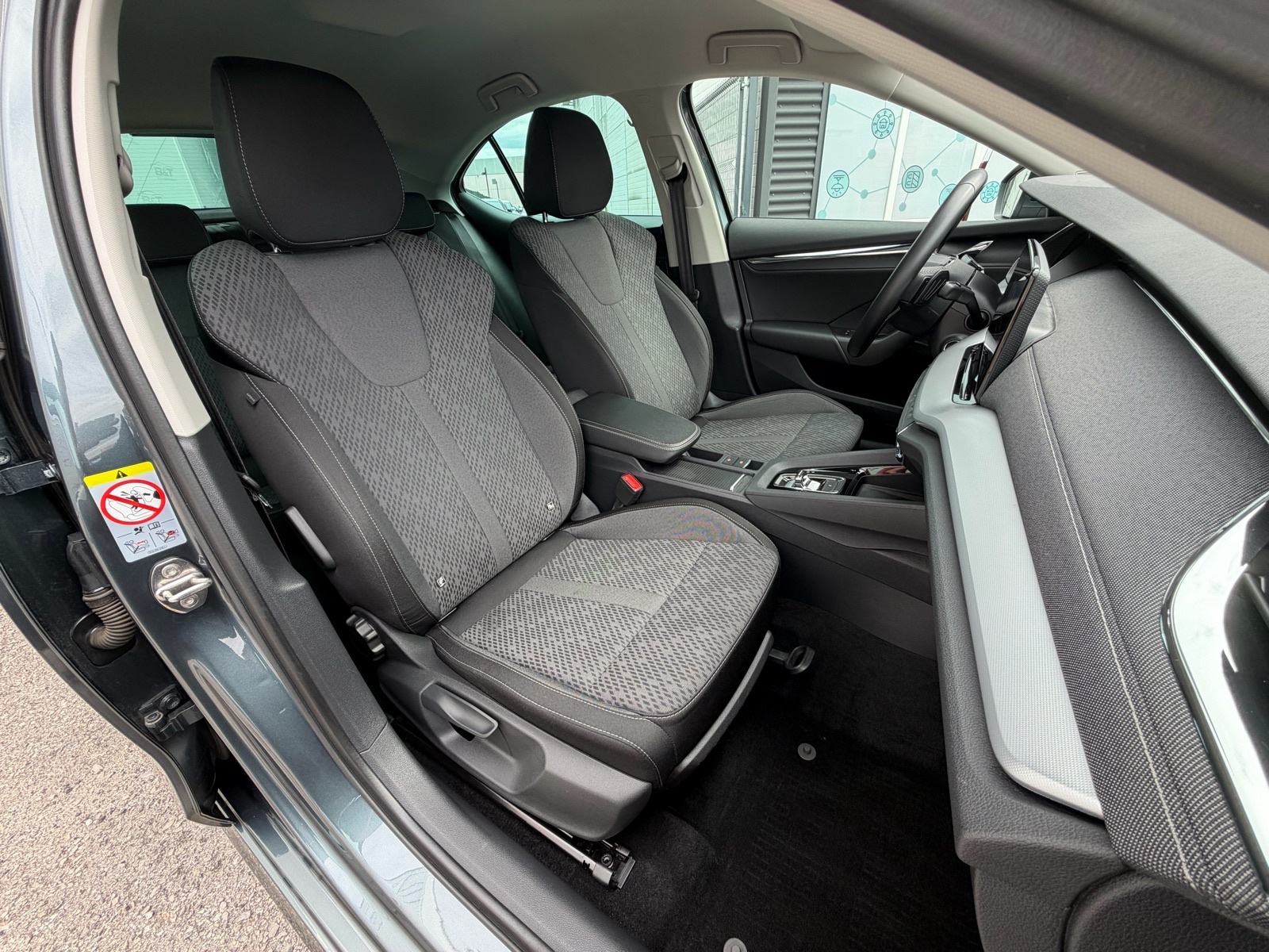 Škoda Octavia 2,0 TDI / DSG / LED /, fotografija 18
