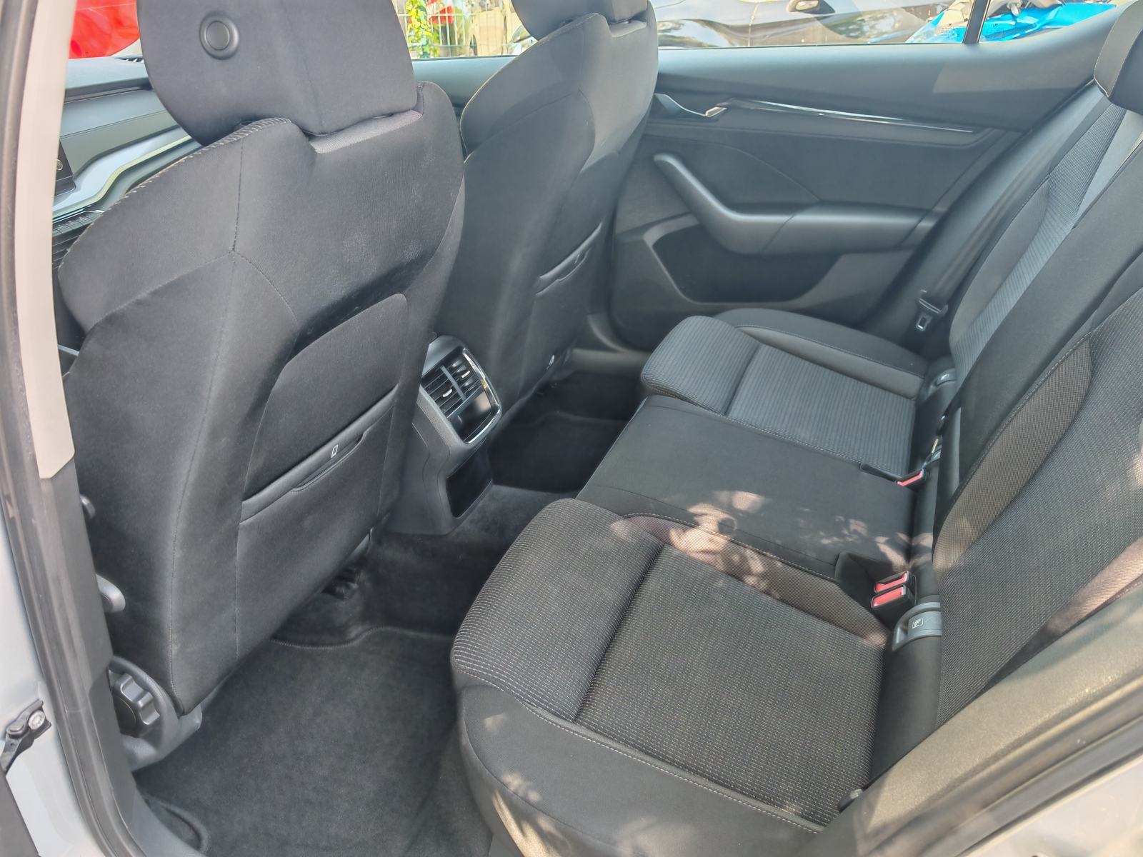 Škoda Octavia 2,0 TDI DSG - NIJE IZ UVOZA - u sustavu PDV-a- JAMSTVO, fotografija 12