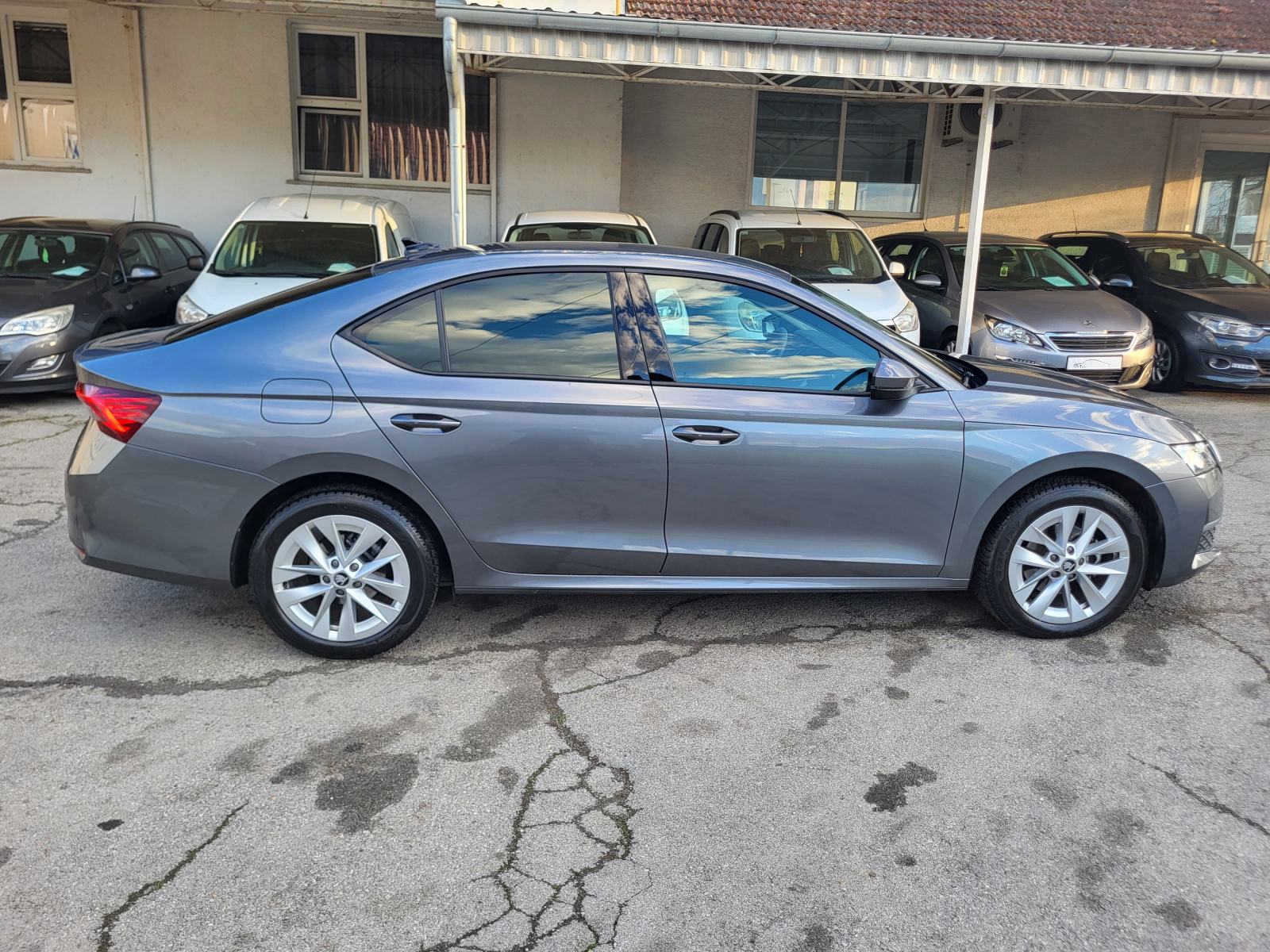 ŠKODA OCTAVIA 2.0 TDI DSG PDV JAMSTVO KERAMIKA FULL KASKO REG 07/27, fotografija 7