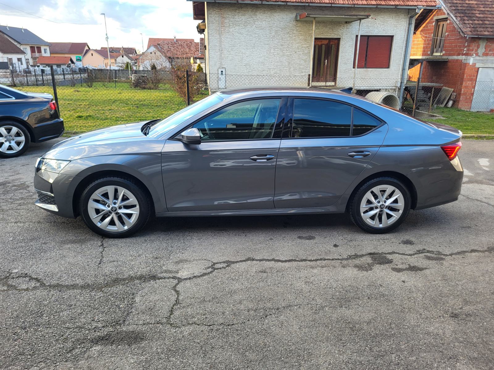 ŠKODA OCTAVIA 2.0 TDI DSG PDV JAMSTVO KERAMIKA FULL KASKO REG 07/27, fotografija 13