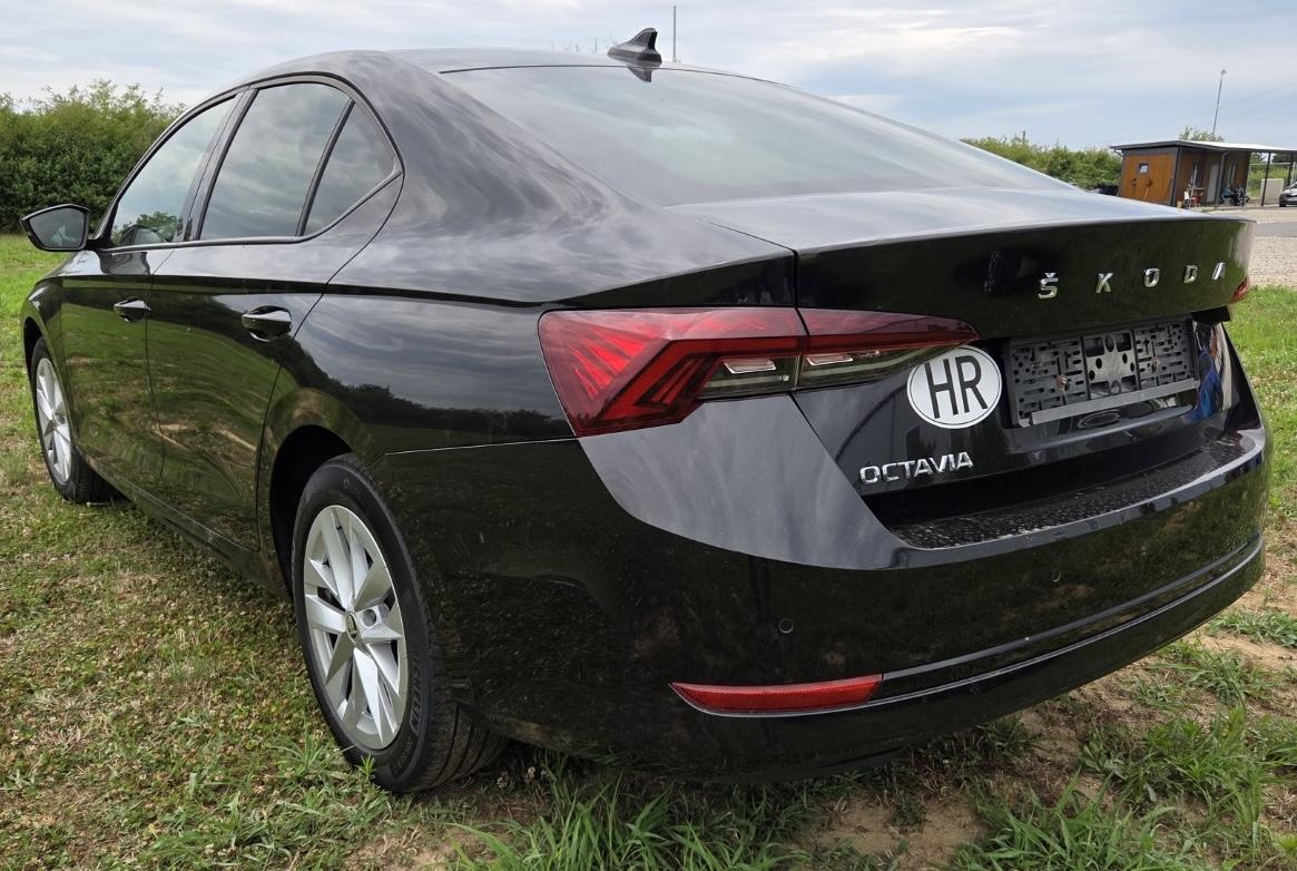Škoda Octavia 2,0 TDI DSG STYLE 150 KS NIJE UVOZ, fotografija 15